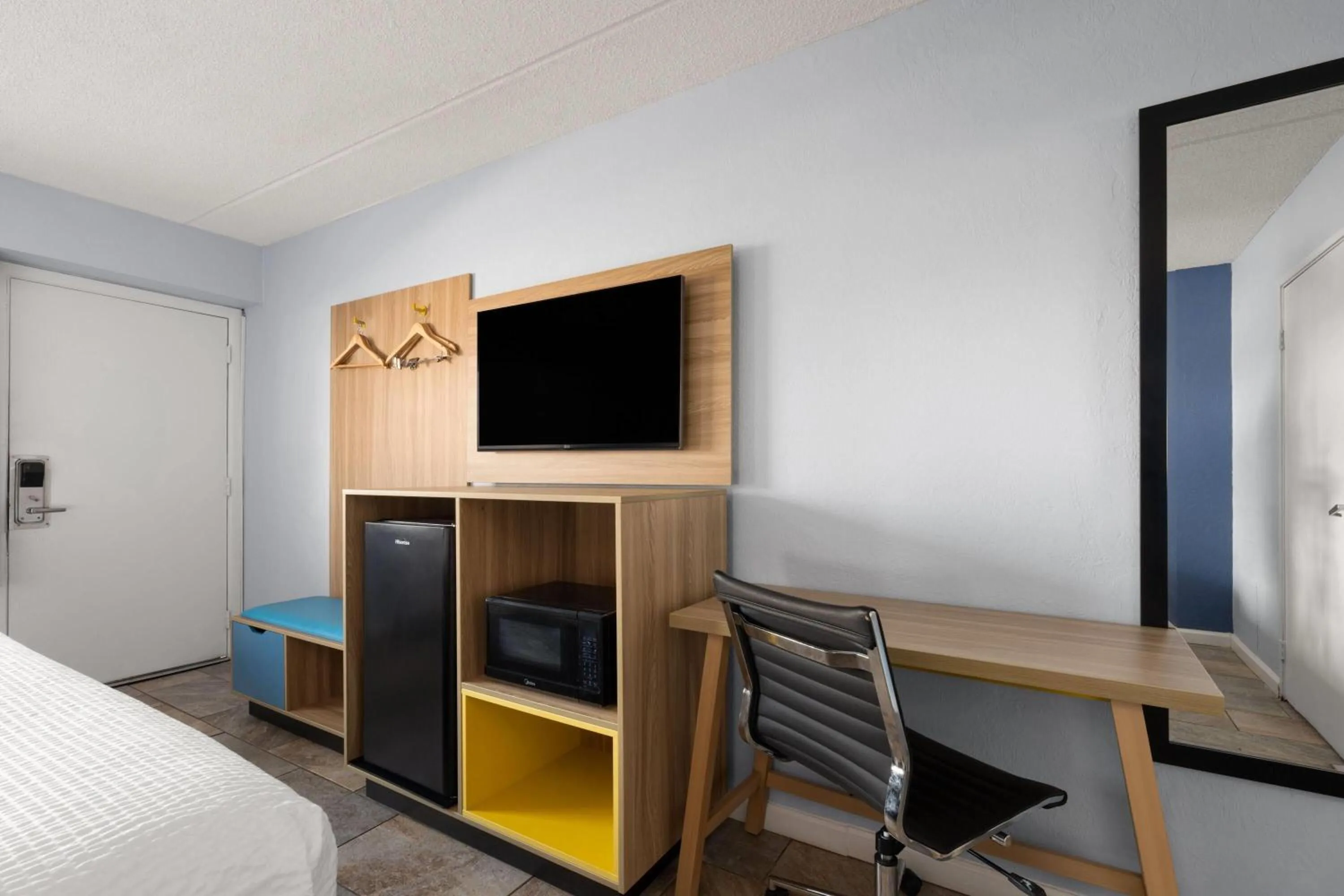 Photo of the whole room, Bed in Days Inn by Wyndham Charlotte University