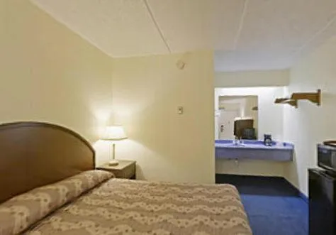 Photo of the whole room, Bed in Royal Inn