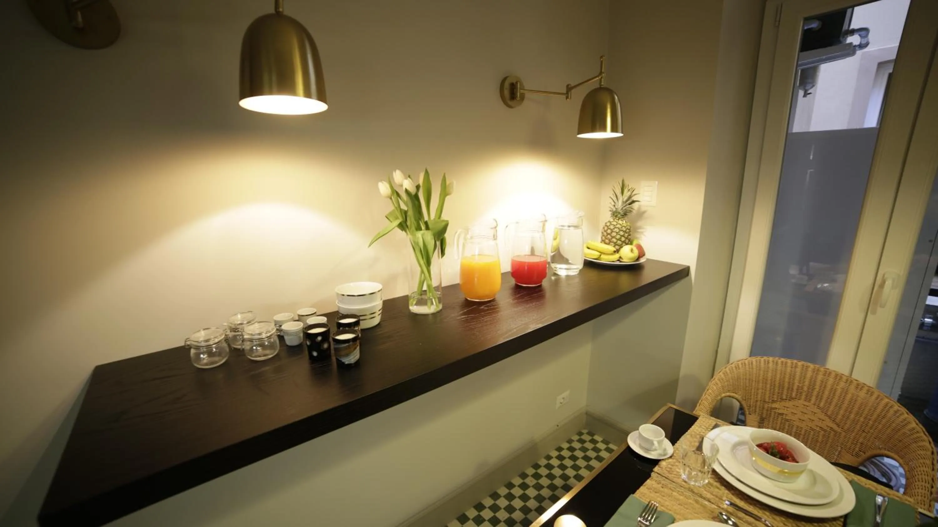 Communal kitchen in SuiteLifeTrevi