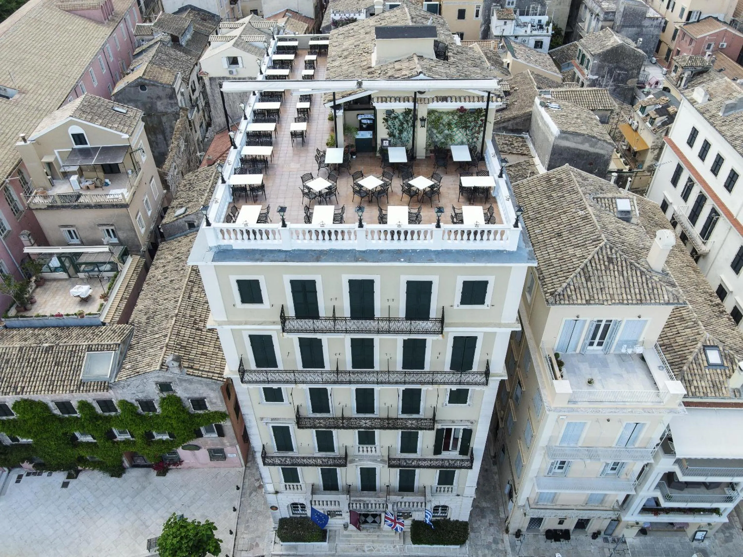 Restaurant/places to eat in Cavalieri Hotel