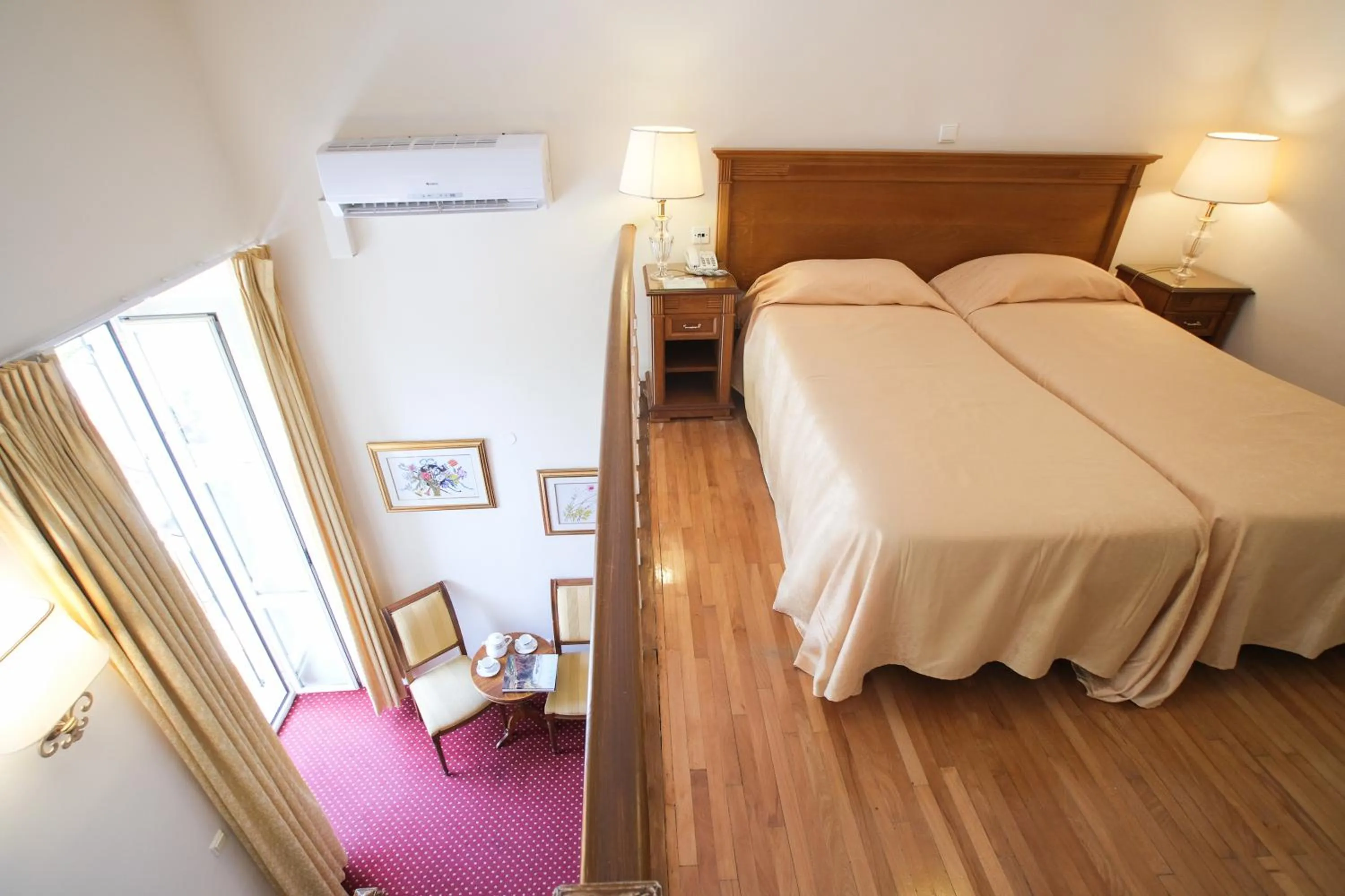 Photo of the whole room, Bed in Cavalieri Hotel