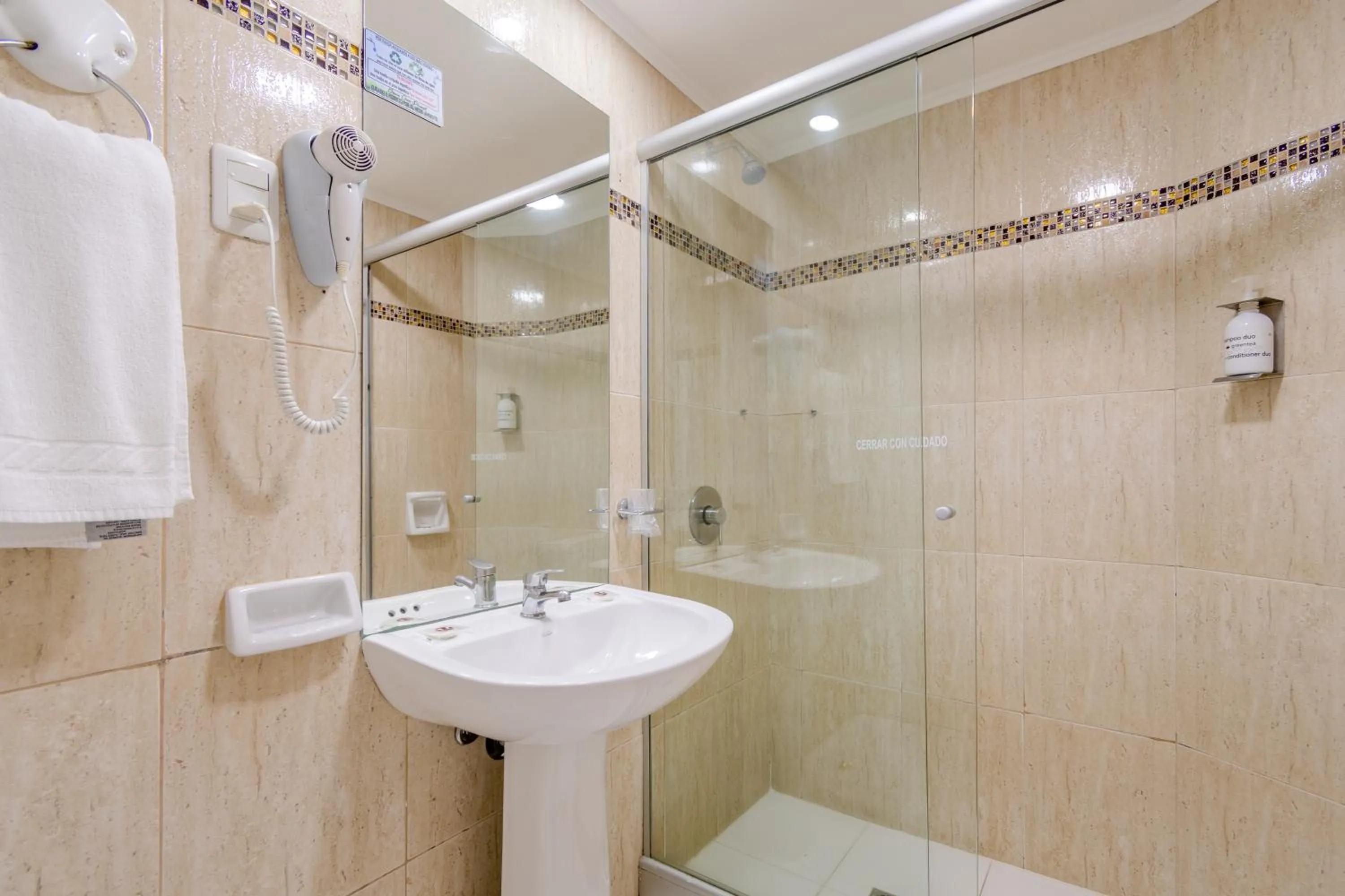 Bathroom in Hotel Romimar 3* Sup