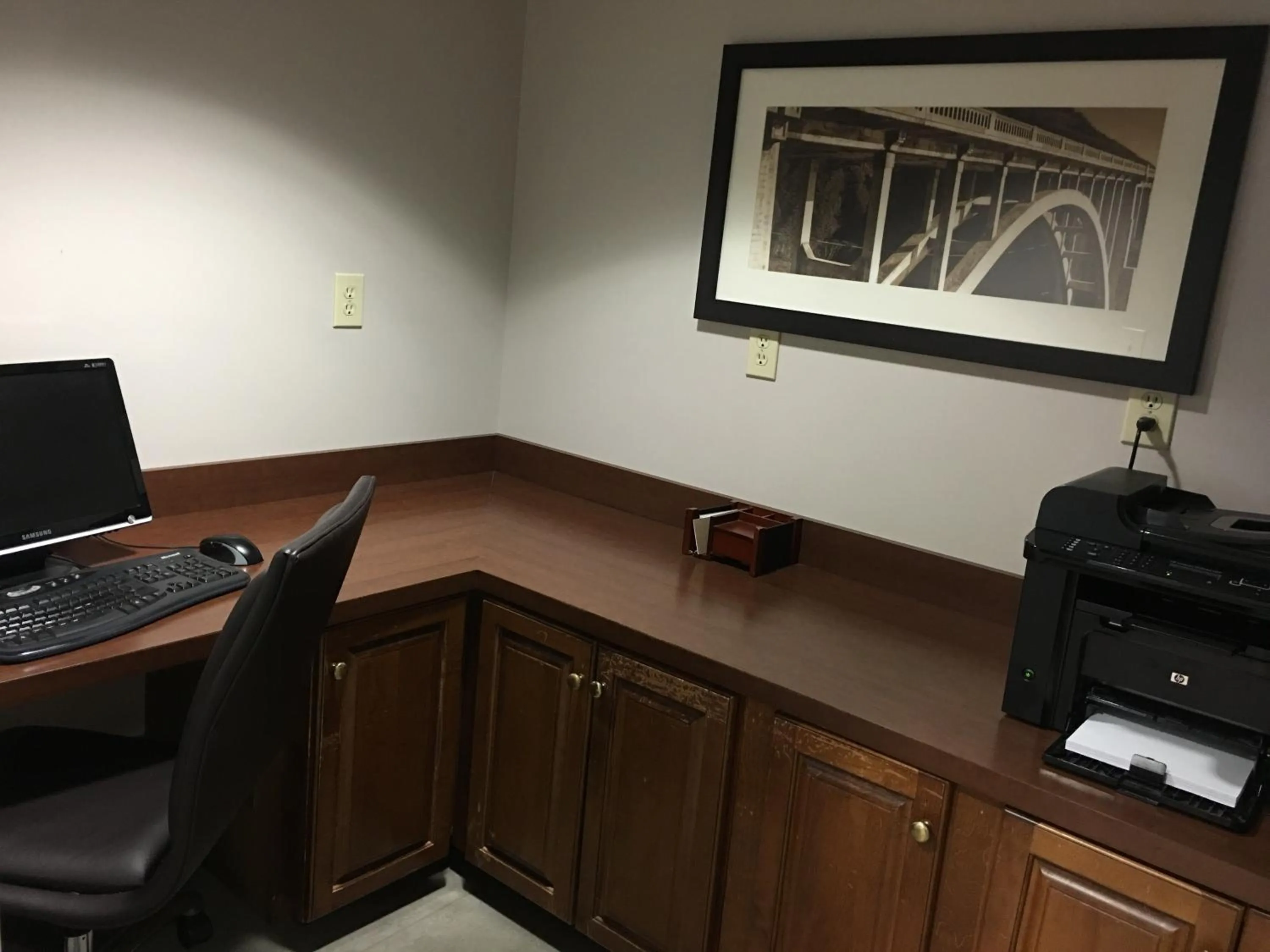 Business facilities in Country Inn & Suites by Radisson, Camp Springs Andrews Air Force Base , MD