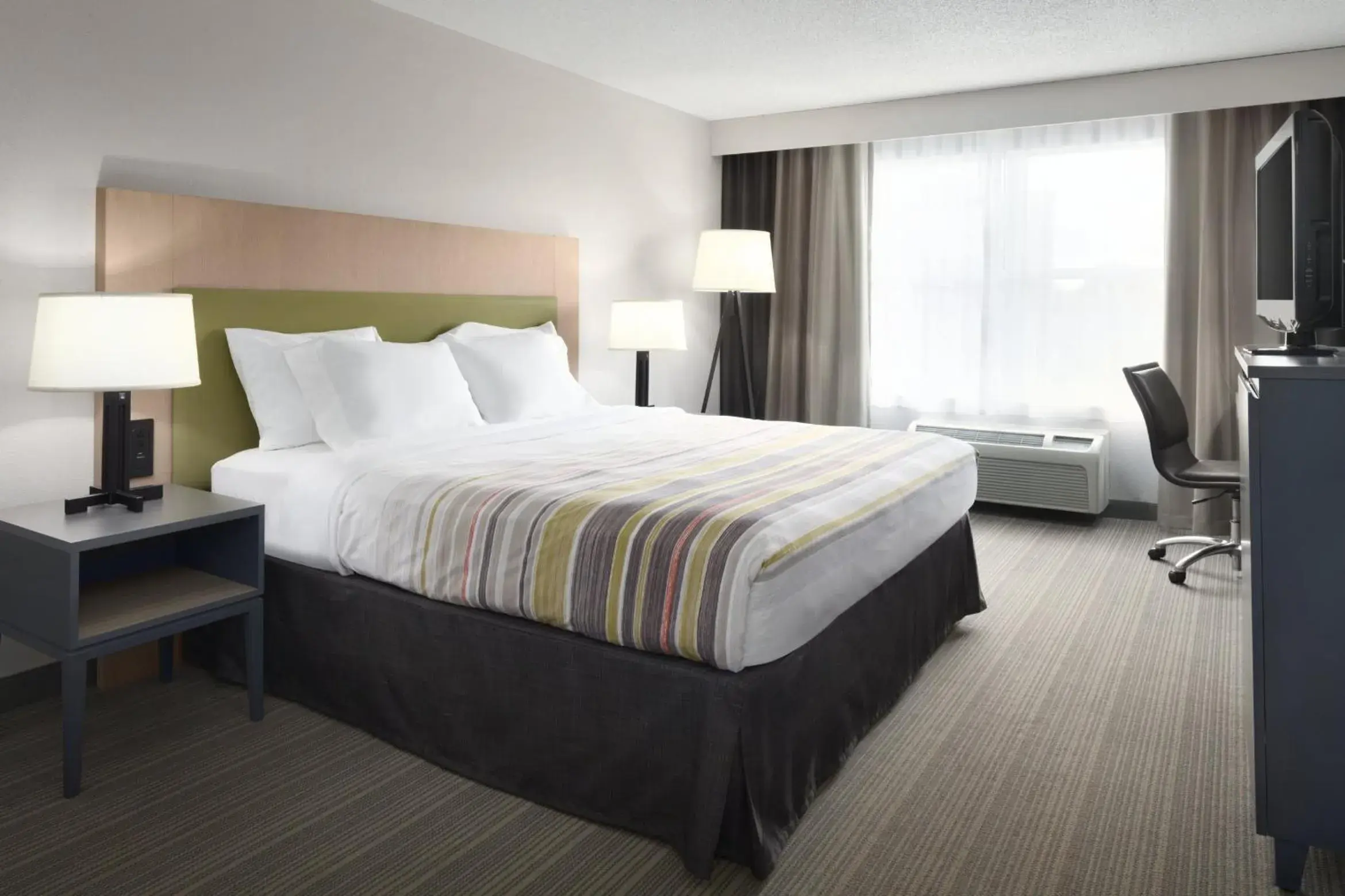 King Room Hearing Accessible - Non-Smoking in Country Inn & Suites by Radisson, Camp Springs Andrews Air Force Base , MD King Room Hearing Accessible - Non-Smoking in Country Inn & Suites by Radisson, Camp Springs Andrews Air Force Base , MD