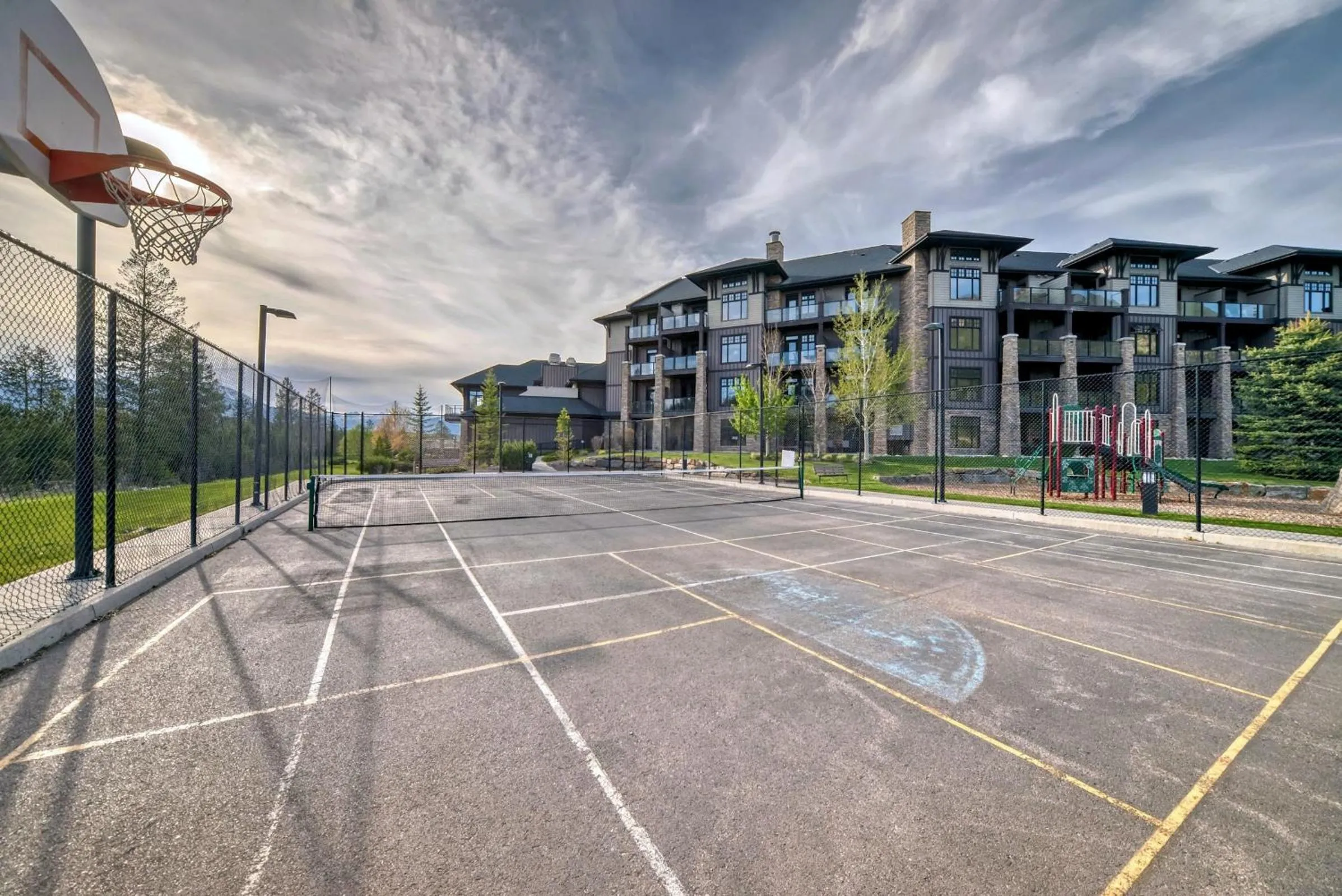Tennis court in Copper Point Resort