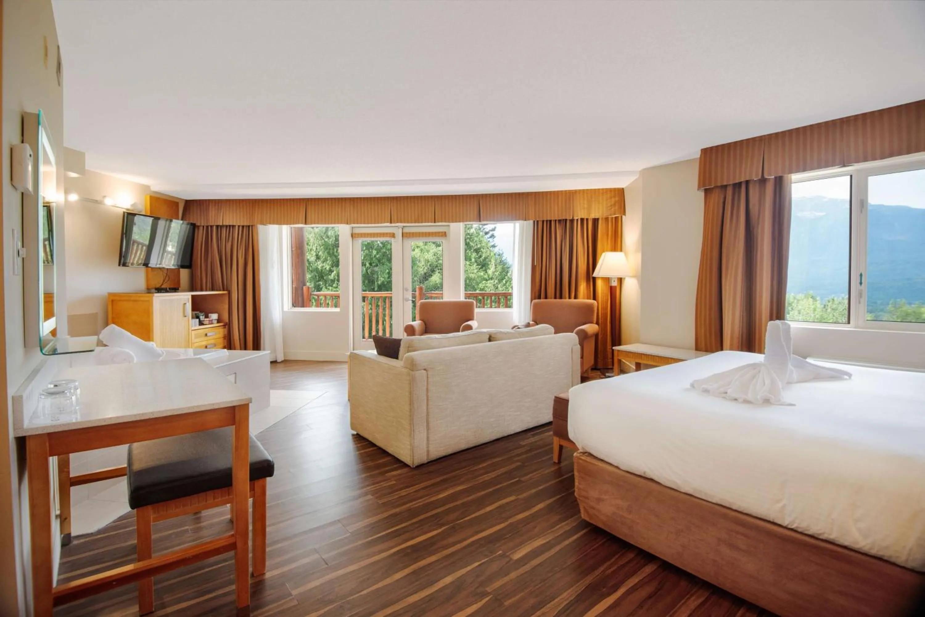 Photo of the whole room, Bed in Coast Hillcrest Hotel