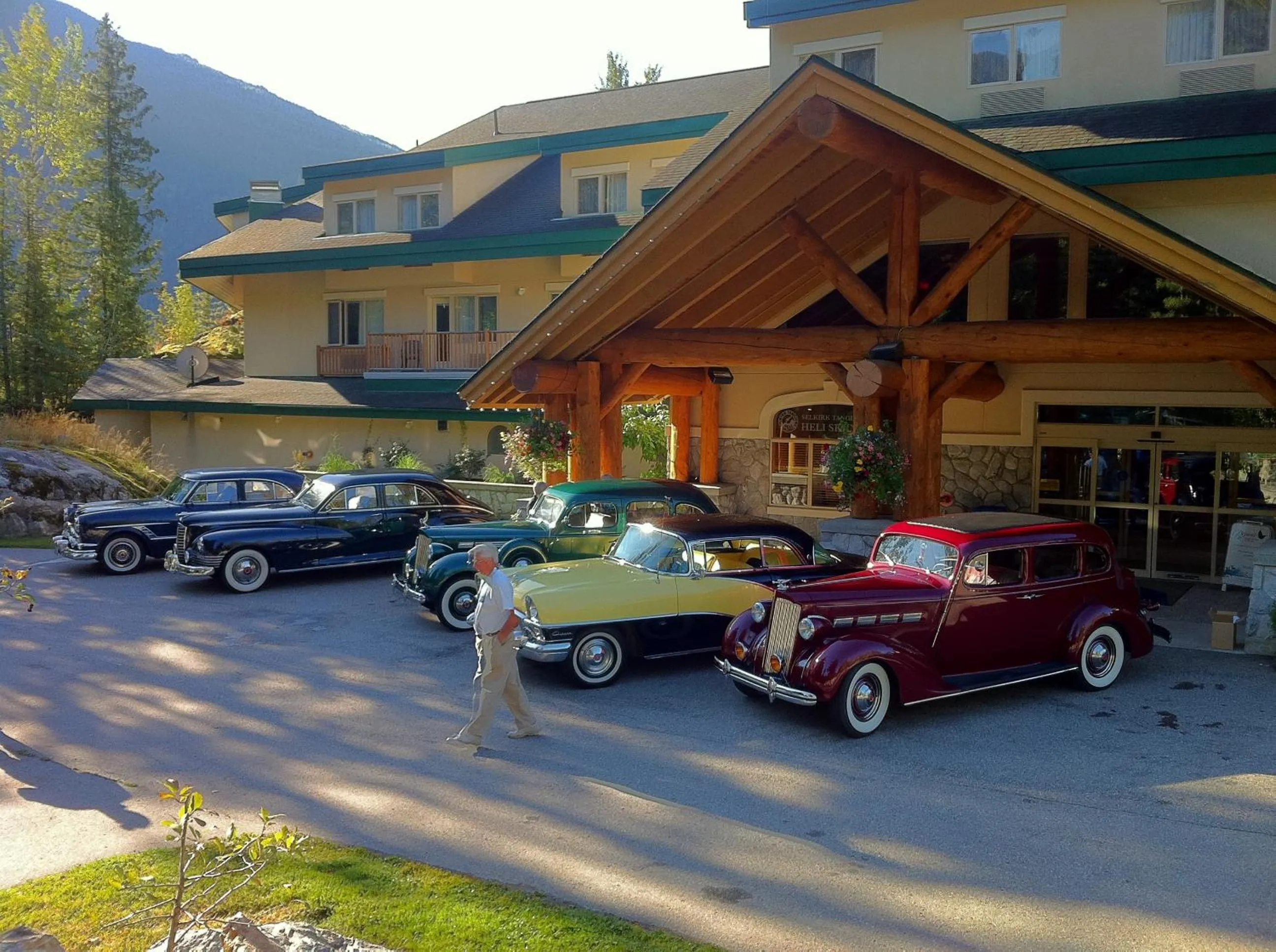 Facade/entrance in Coast Hillcrest Hotel