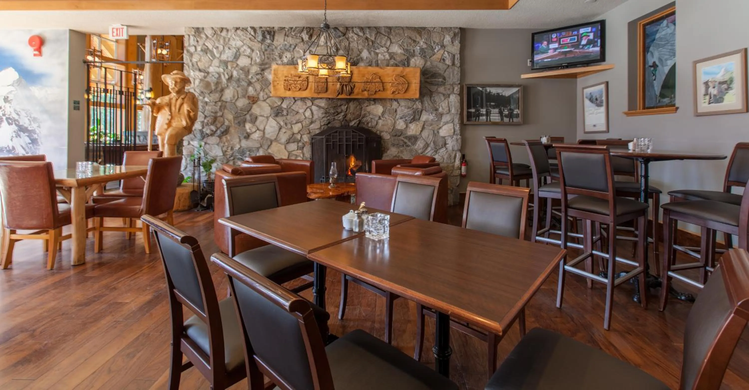 Restaurant/places to eat in Coast Hillcrest Hotel