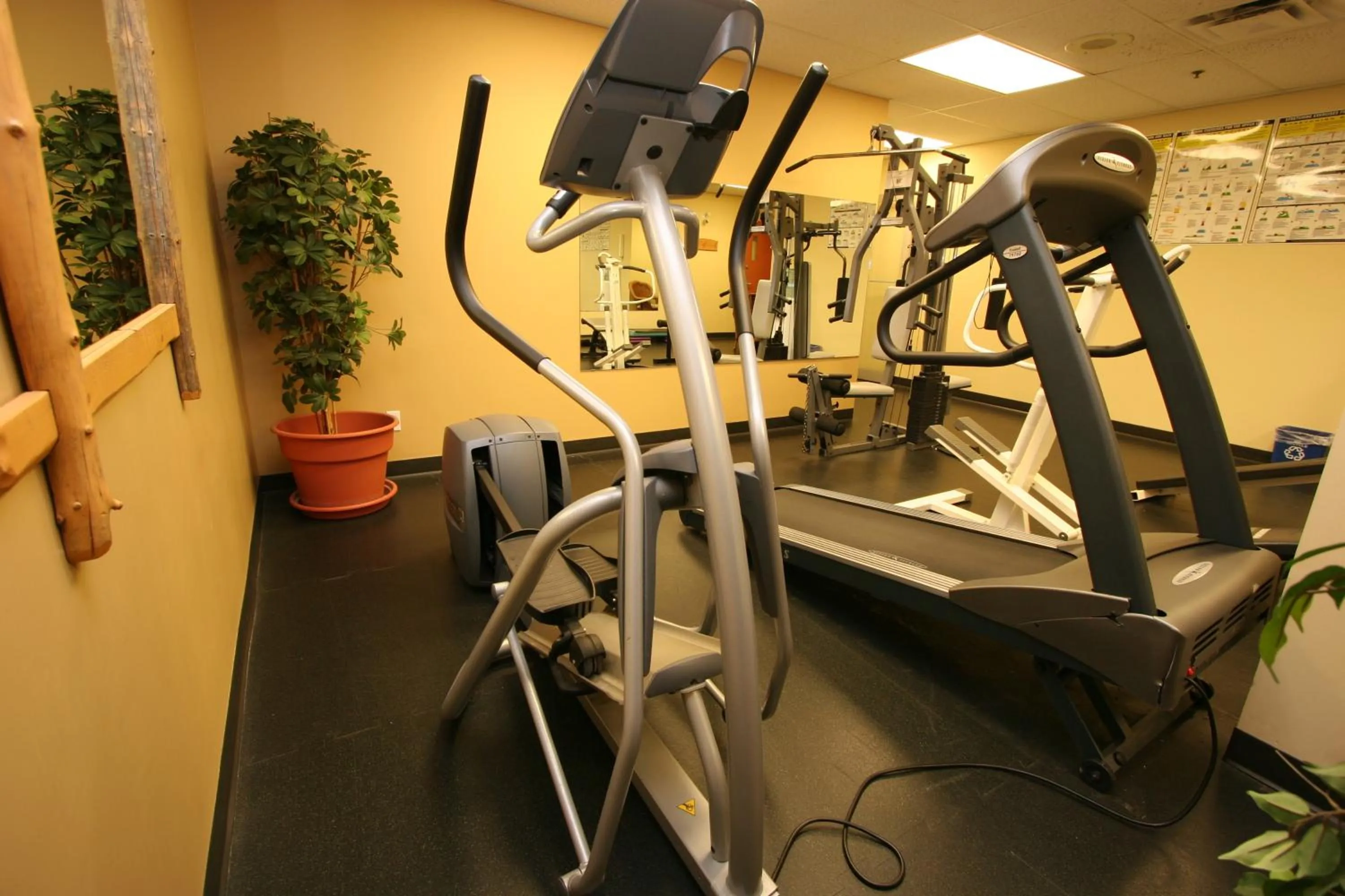 Fitness centre/facilities in Coast Hillcrest Hotel