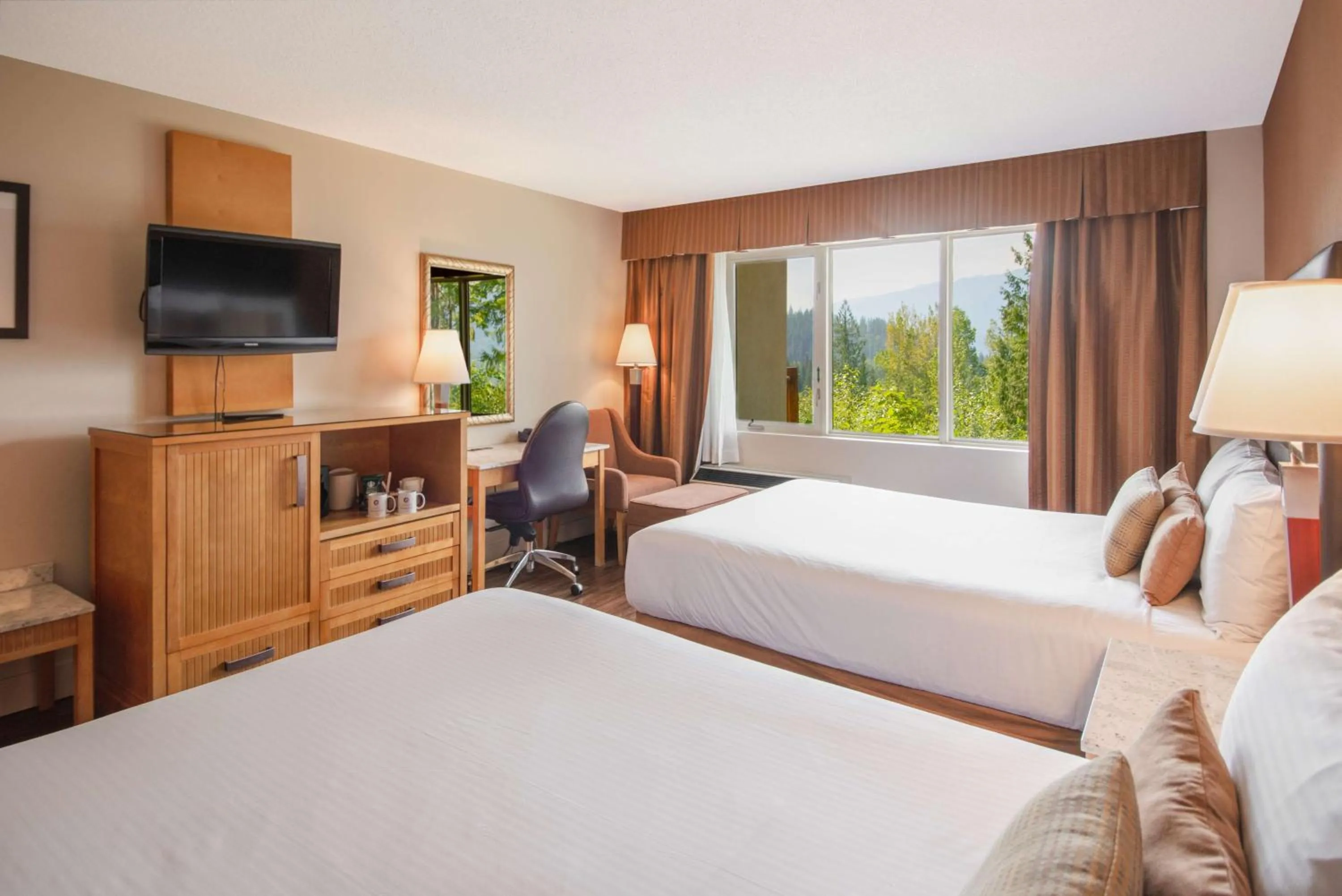 Bedroom, Bed in Coast Hillcrest Hotel