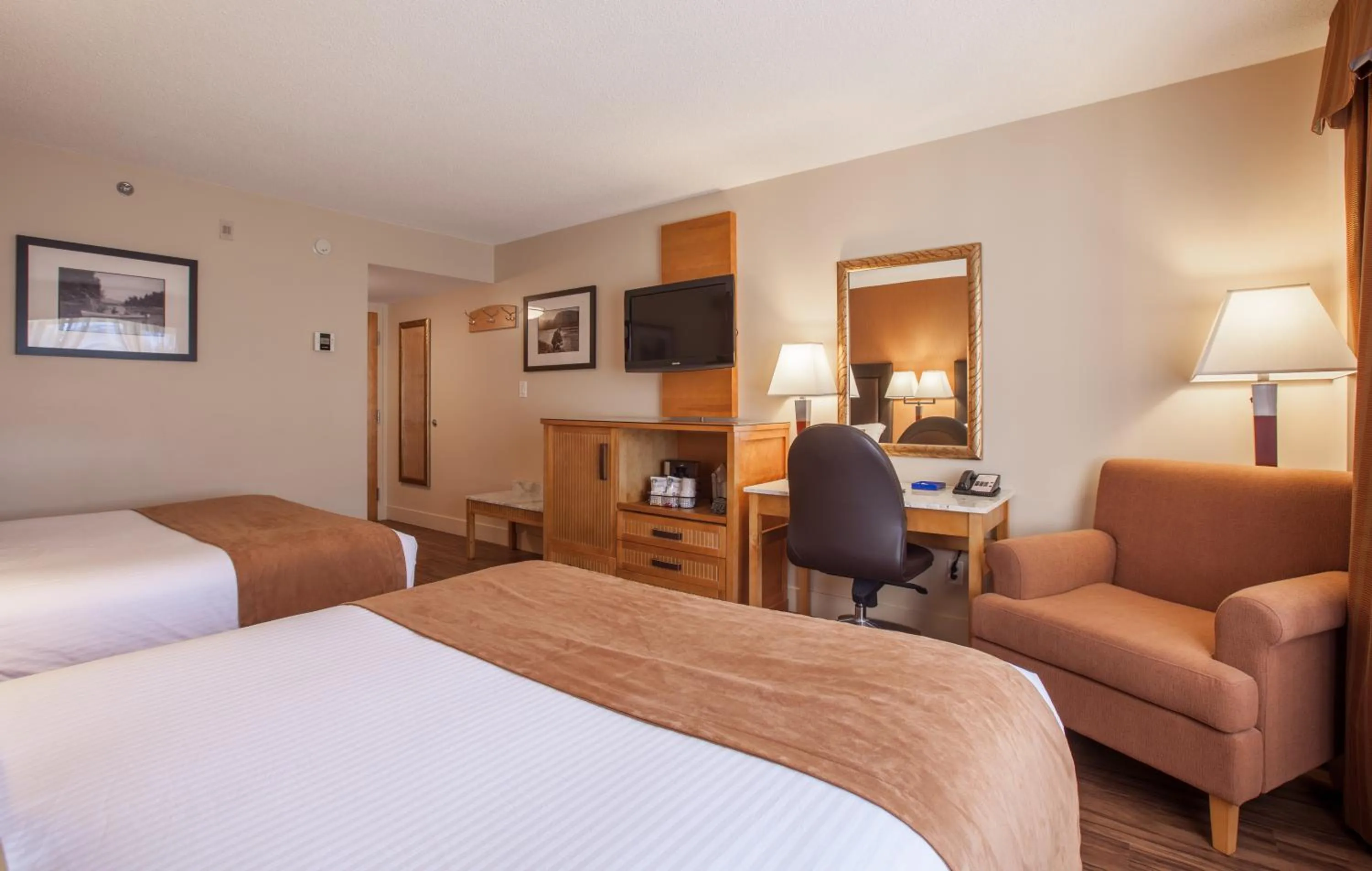 Photo of the whole room, Bed in Coast Hillcrest Hotel