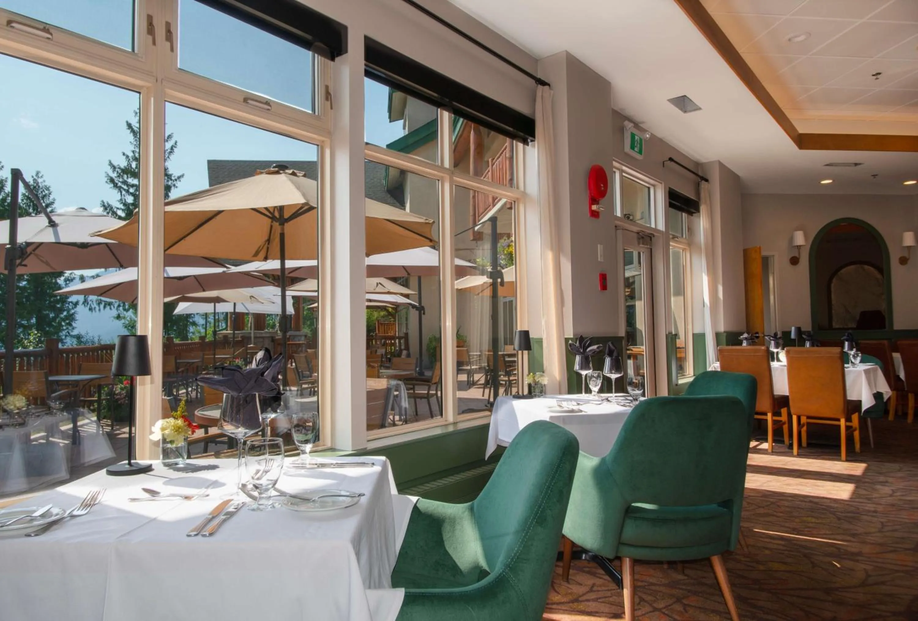 Restaurant/places to eat in Coast Hillcrest Hotel