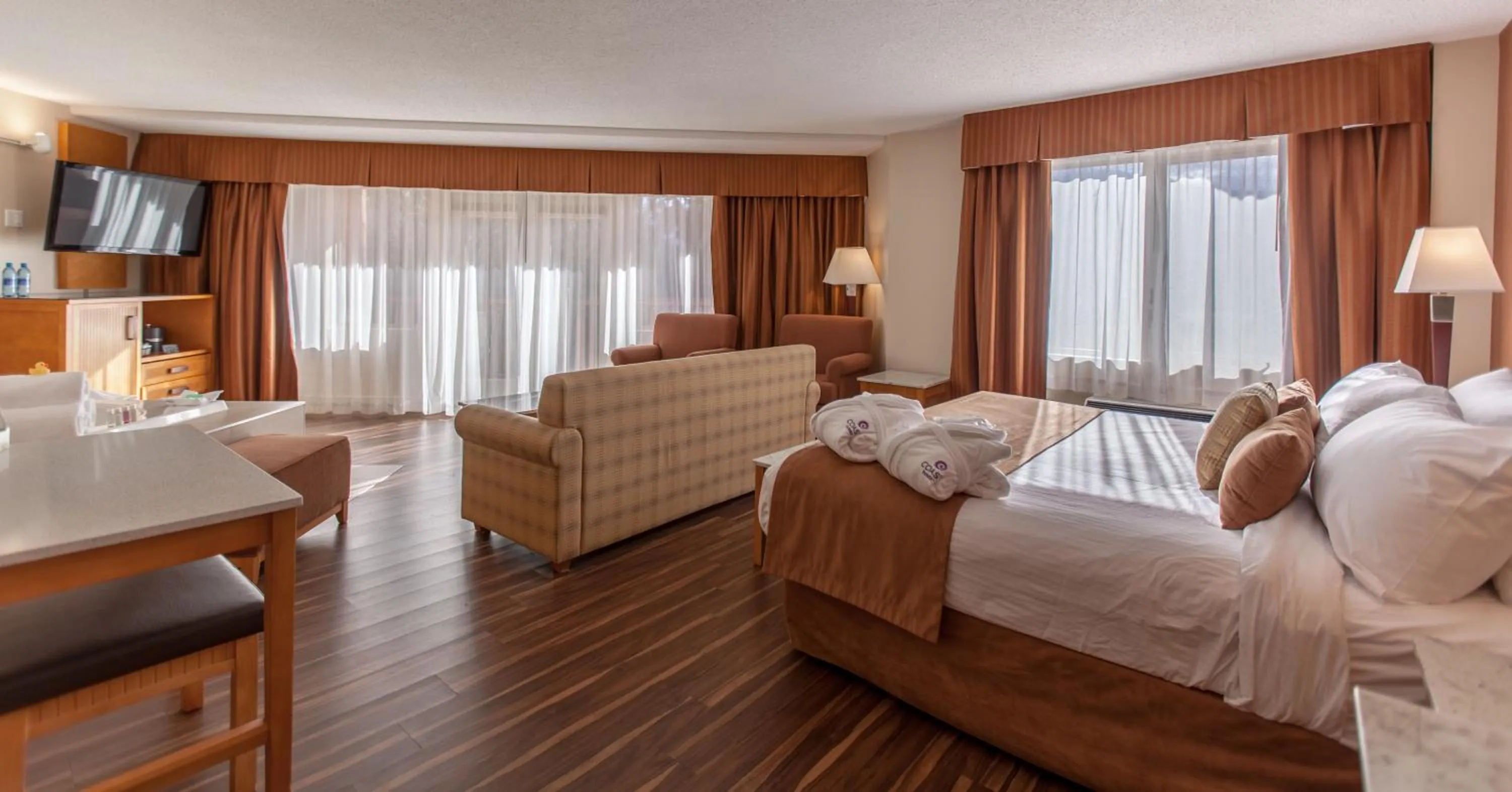 Photo of the whole room, Bed in Coast Hillcrest Hotel