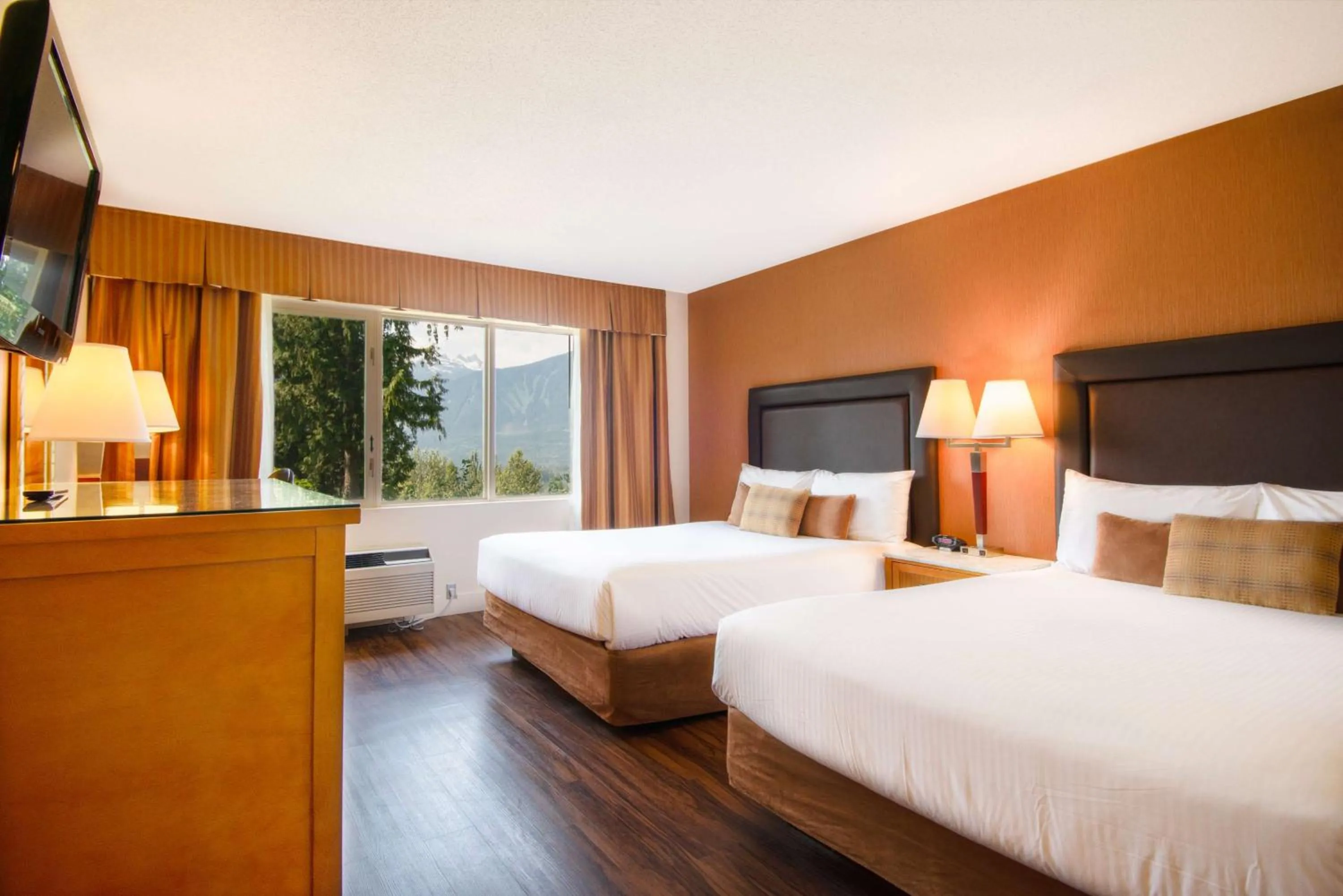 Bedroom, Bed in Coast Hillcrest Hotel