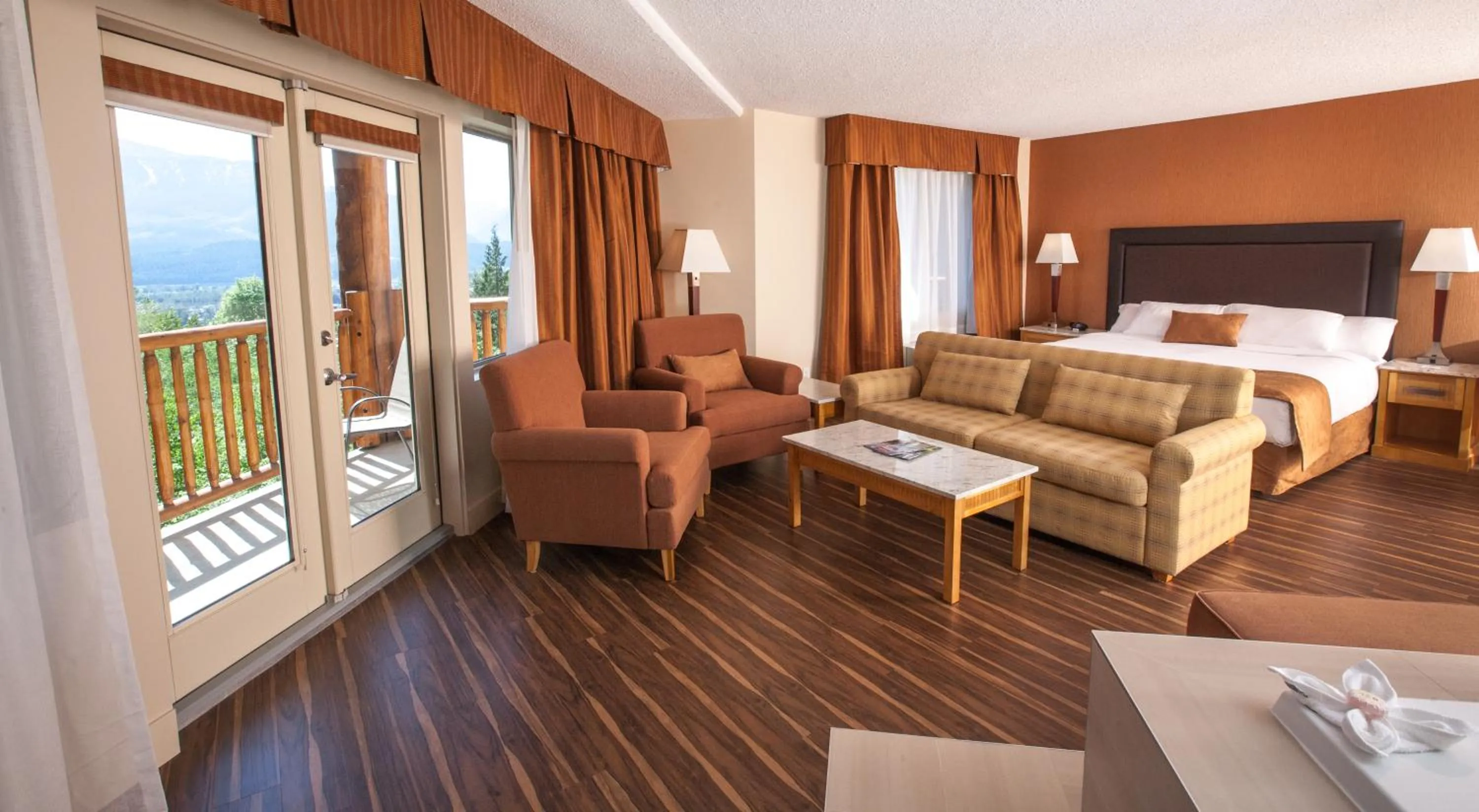 Photo of the whole room, Bed in Coast Hillcrest Hotel