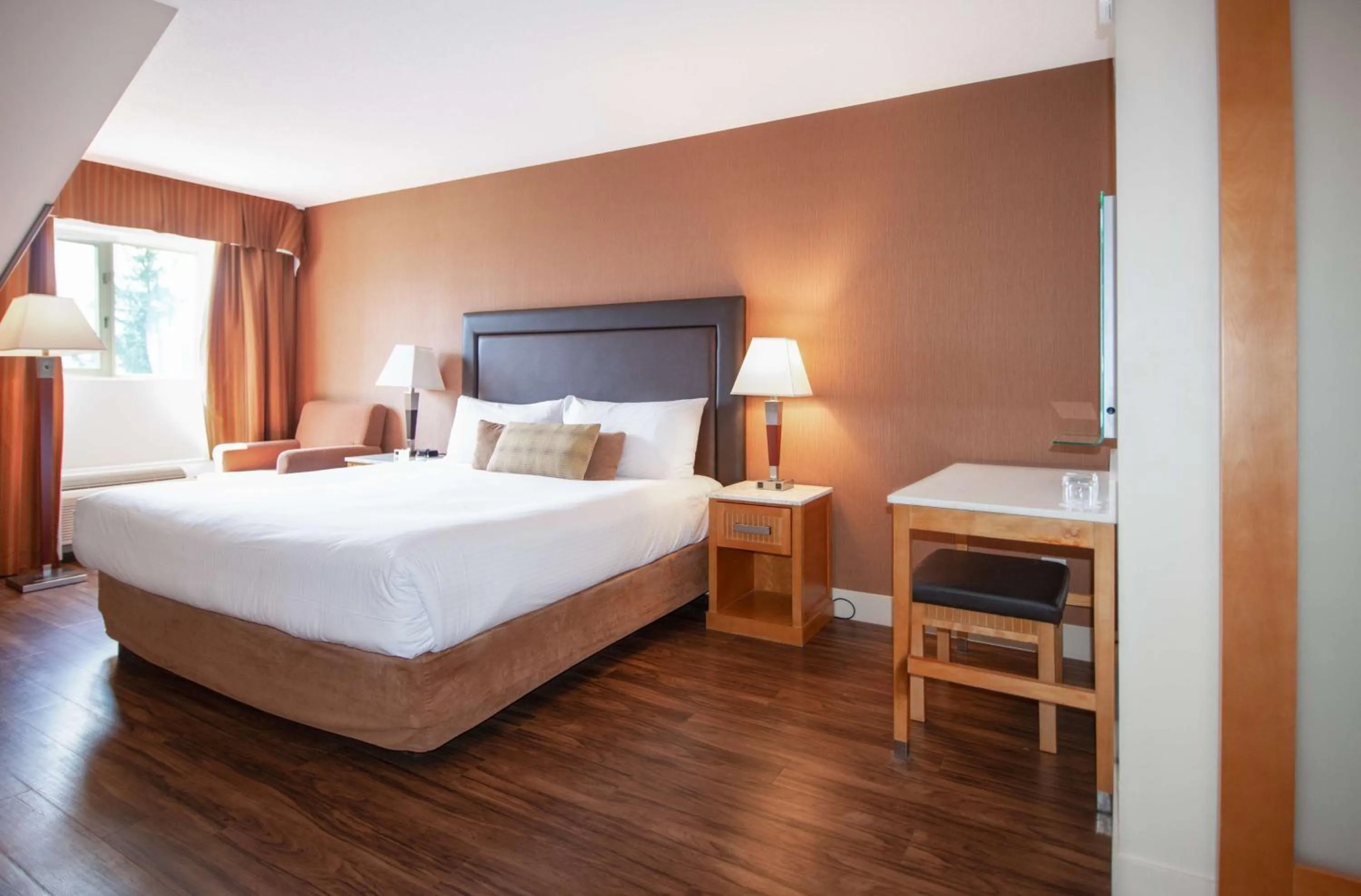 Bedroom, Bed in Coast Hillcrest Hotel