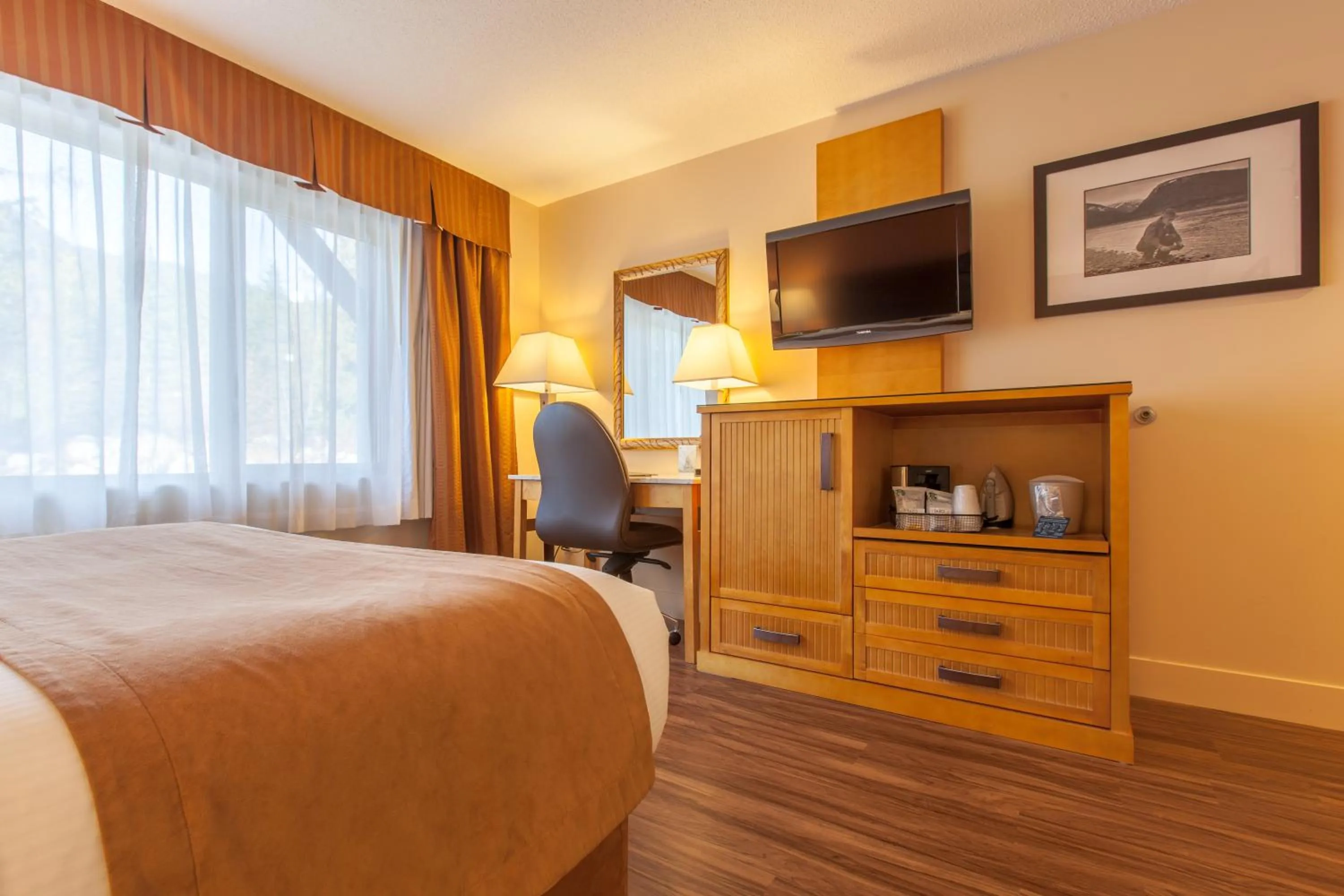 Photo of the whole room, Bed in Coast Hillcrest Hotel