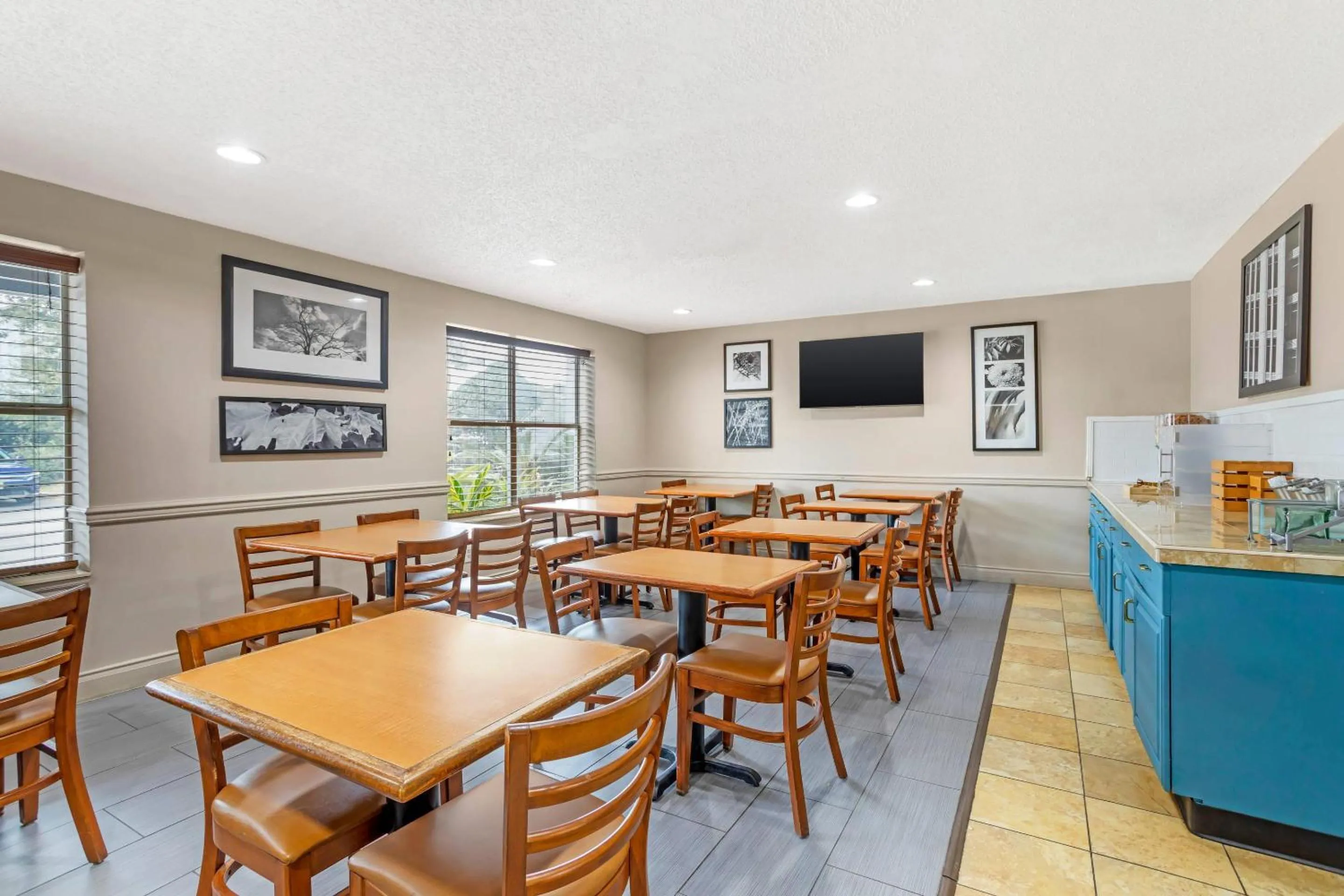 Breakfast in Country Inn & Suites by Radisson, Jacksonville - Orange Park