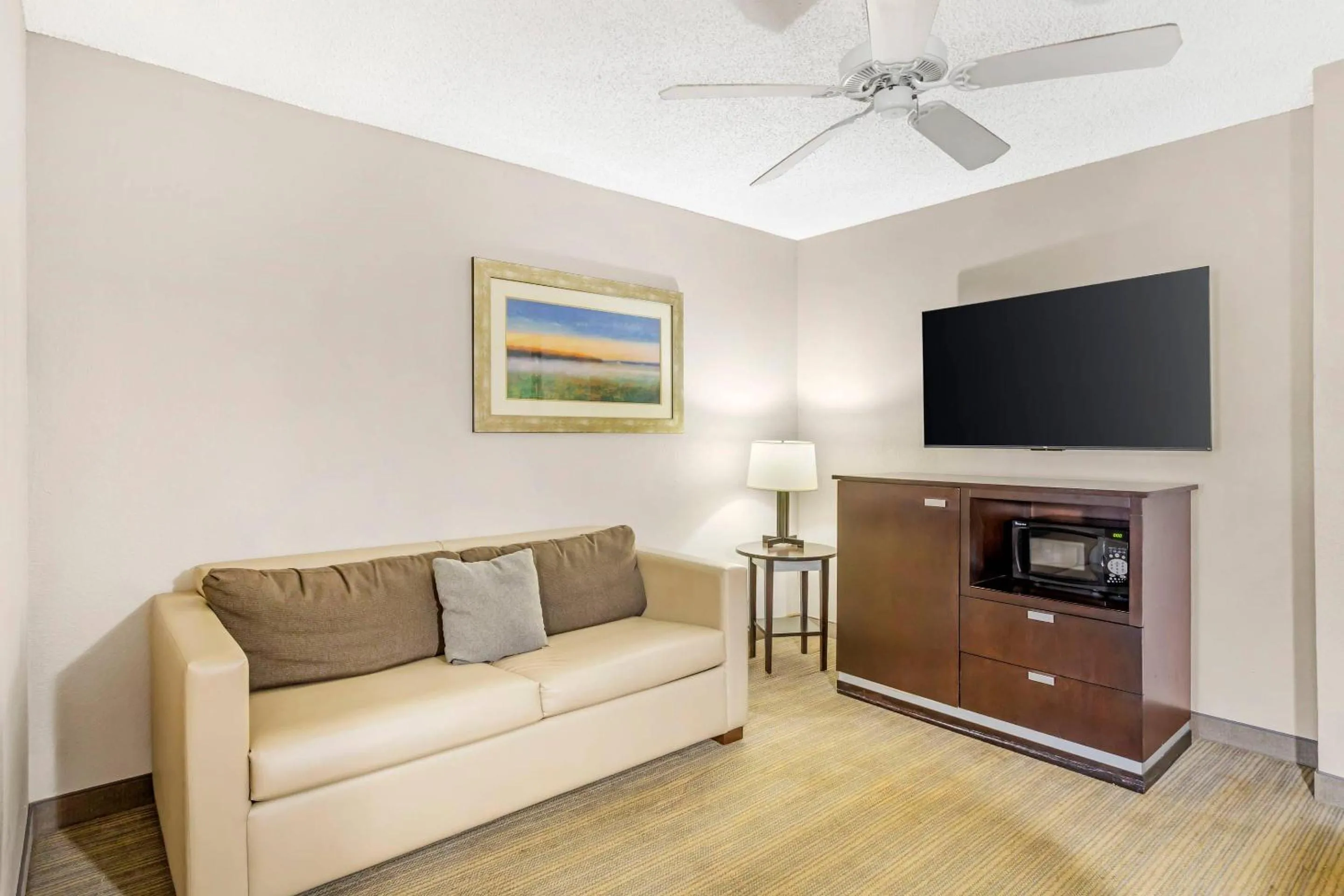 Bedroom in Country Inn & Suites by Radisson, Jacksonville - Orange Park