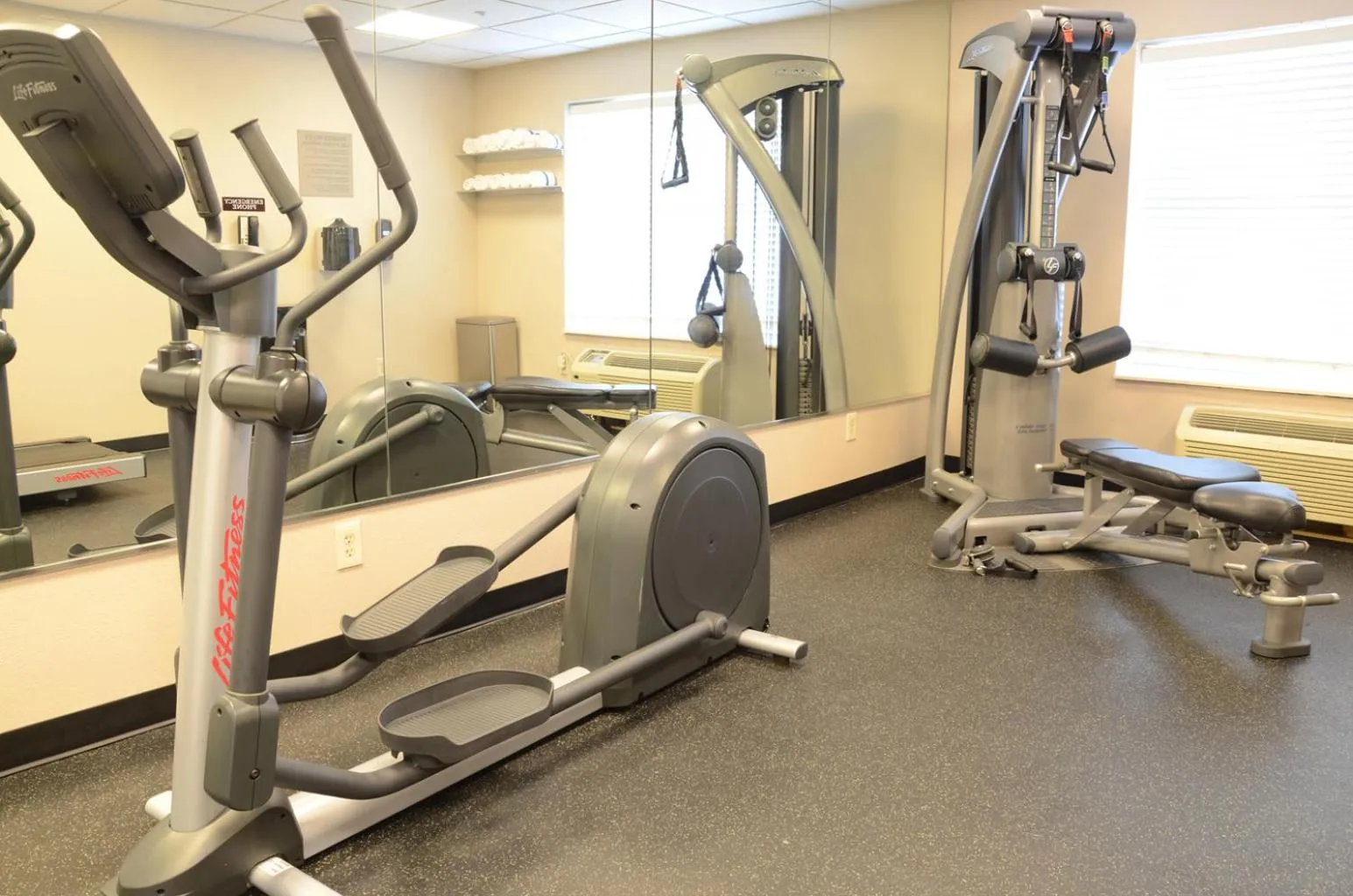 Fitness centre/facilities in Country Inn & Suites by Radisson, Jacksonville, FL
