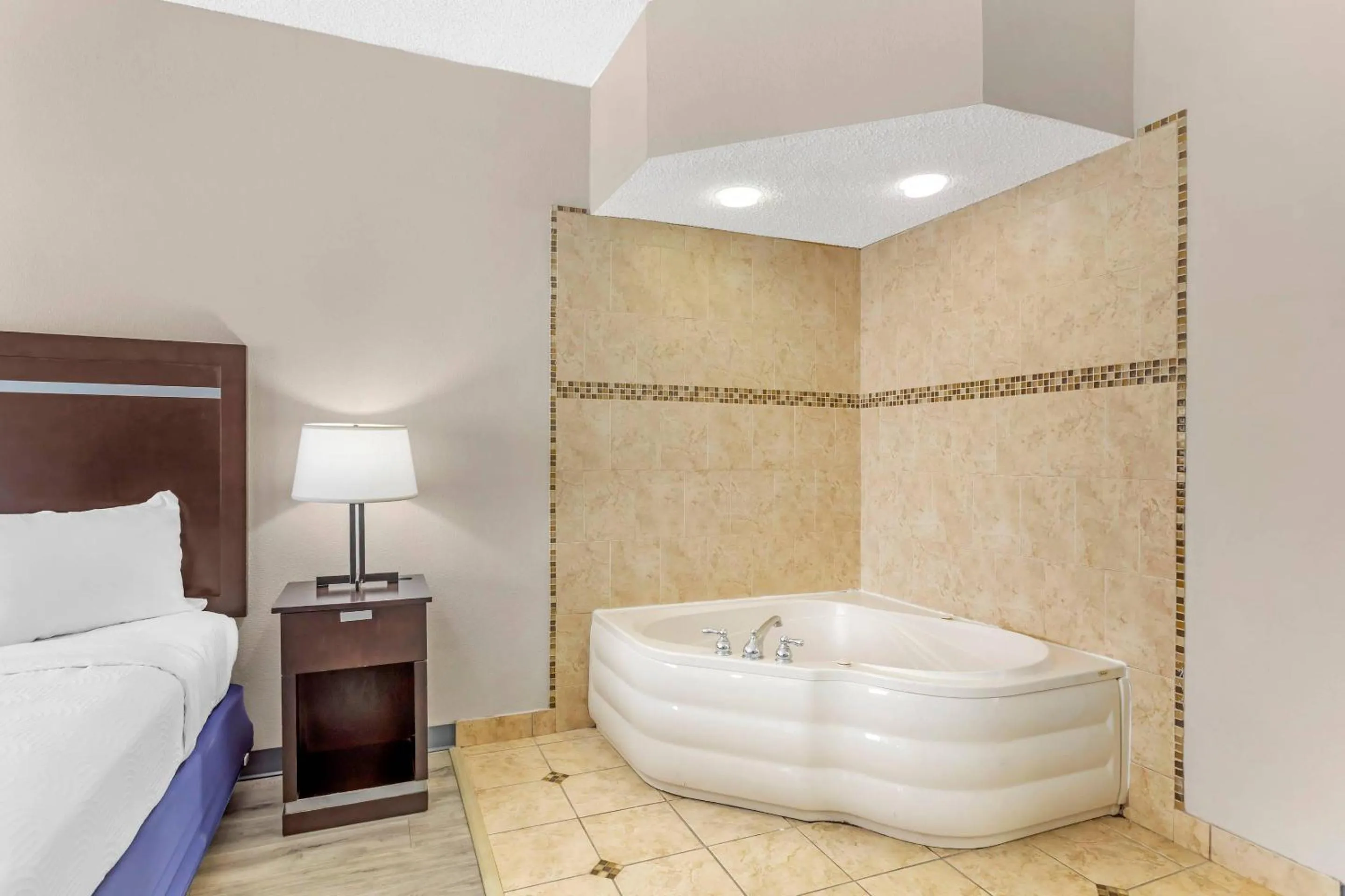 Bedroom, Bed in Country Inn & Suites by Radisson, Jacksonville - Orange Park