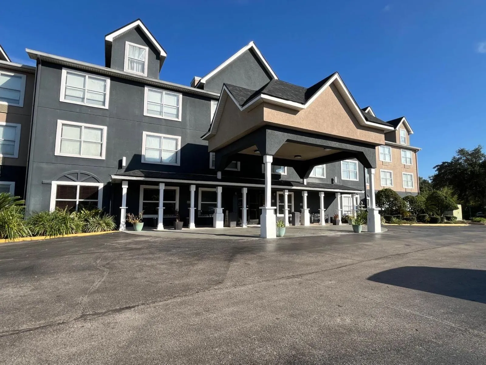 Property building in Country Inn & Suites by Radisson, Jacksonville, FL