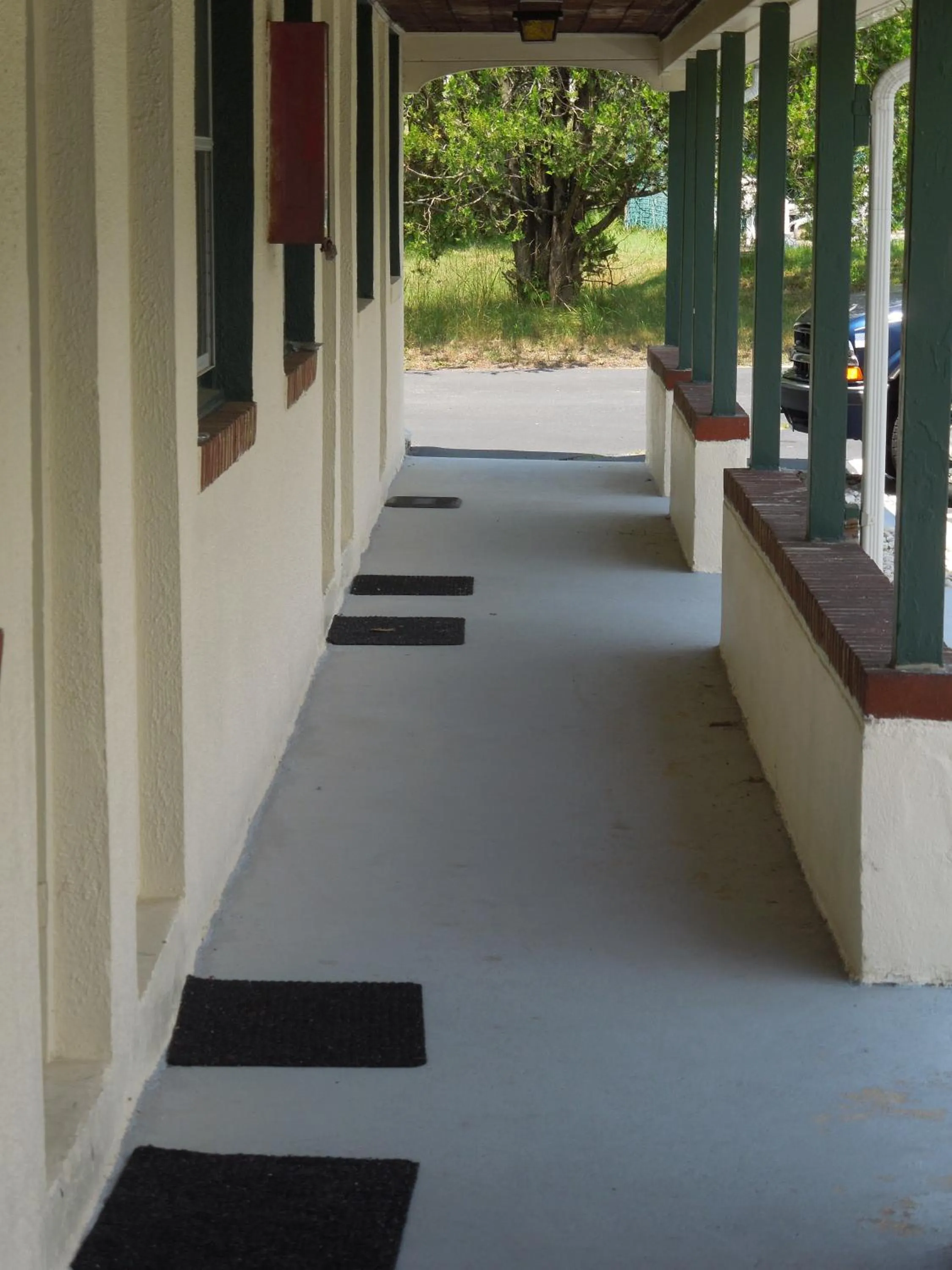 Day in Shore Hills Motel