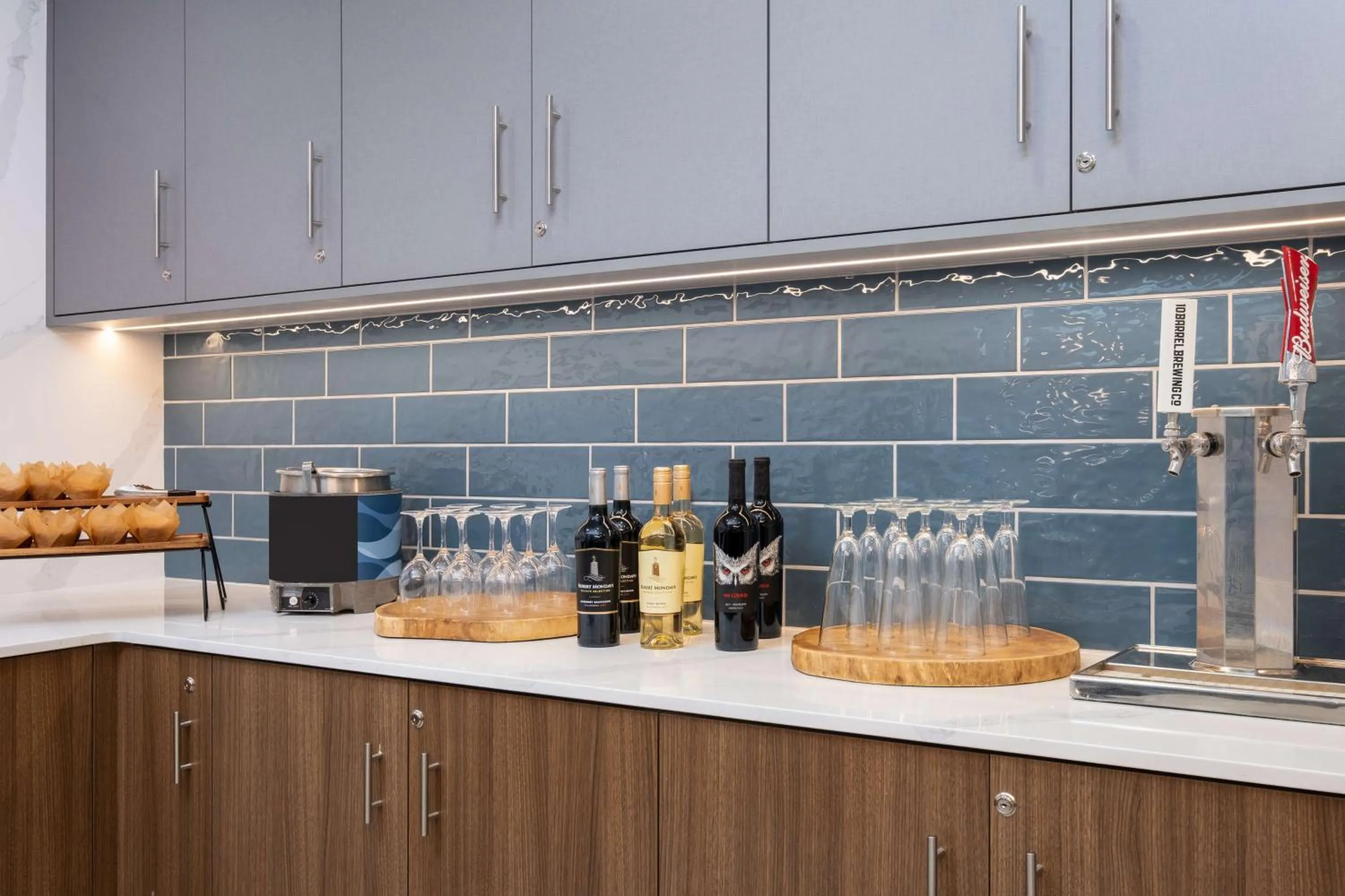 Dining area in Homewood Suites Medford