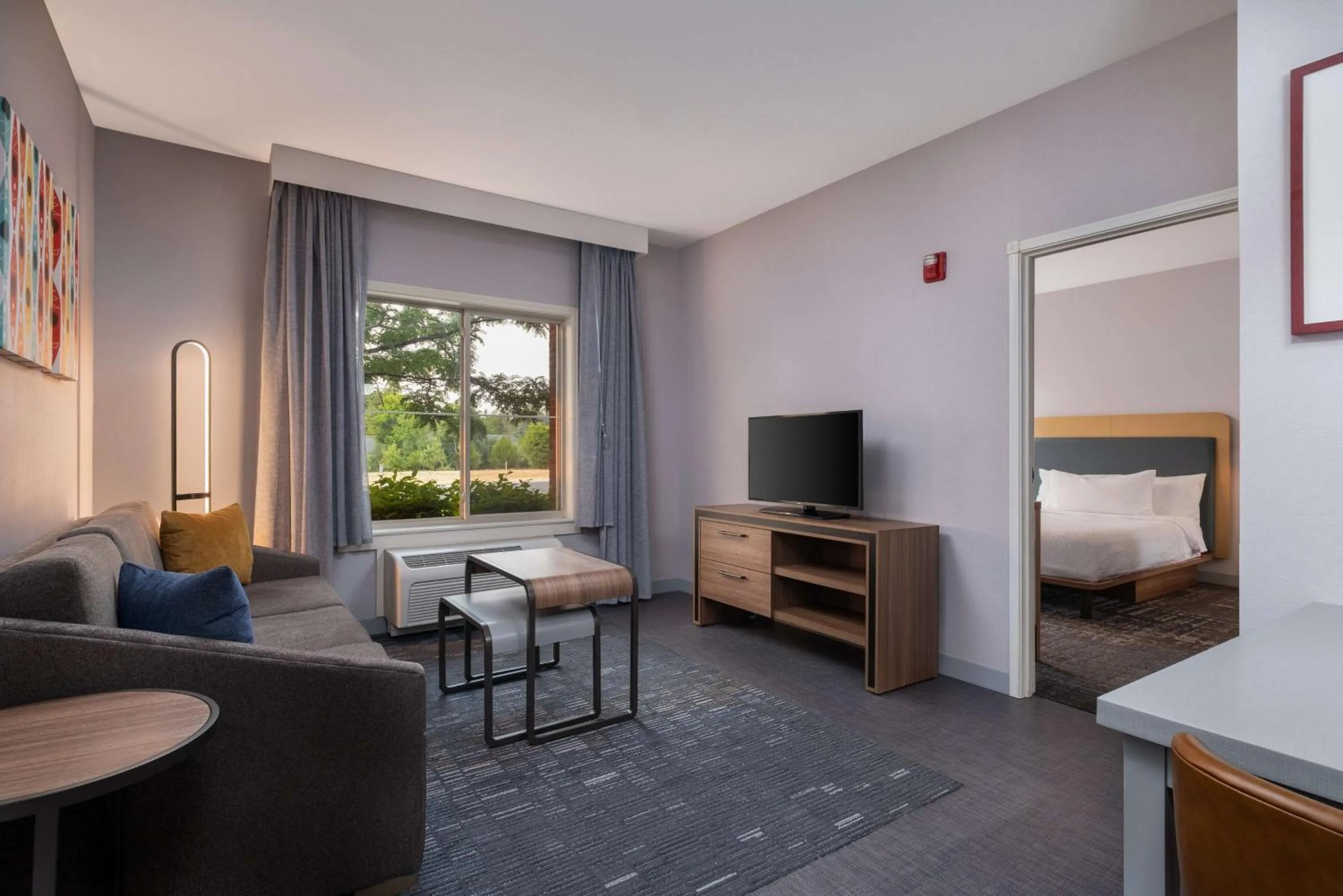 Living room, Bed in Homewood Suites Medford