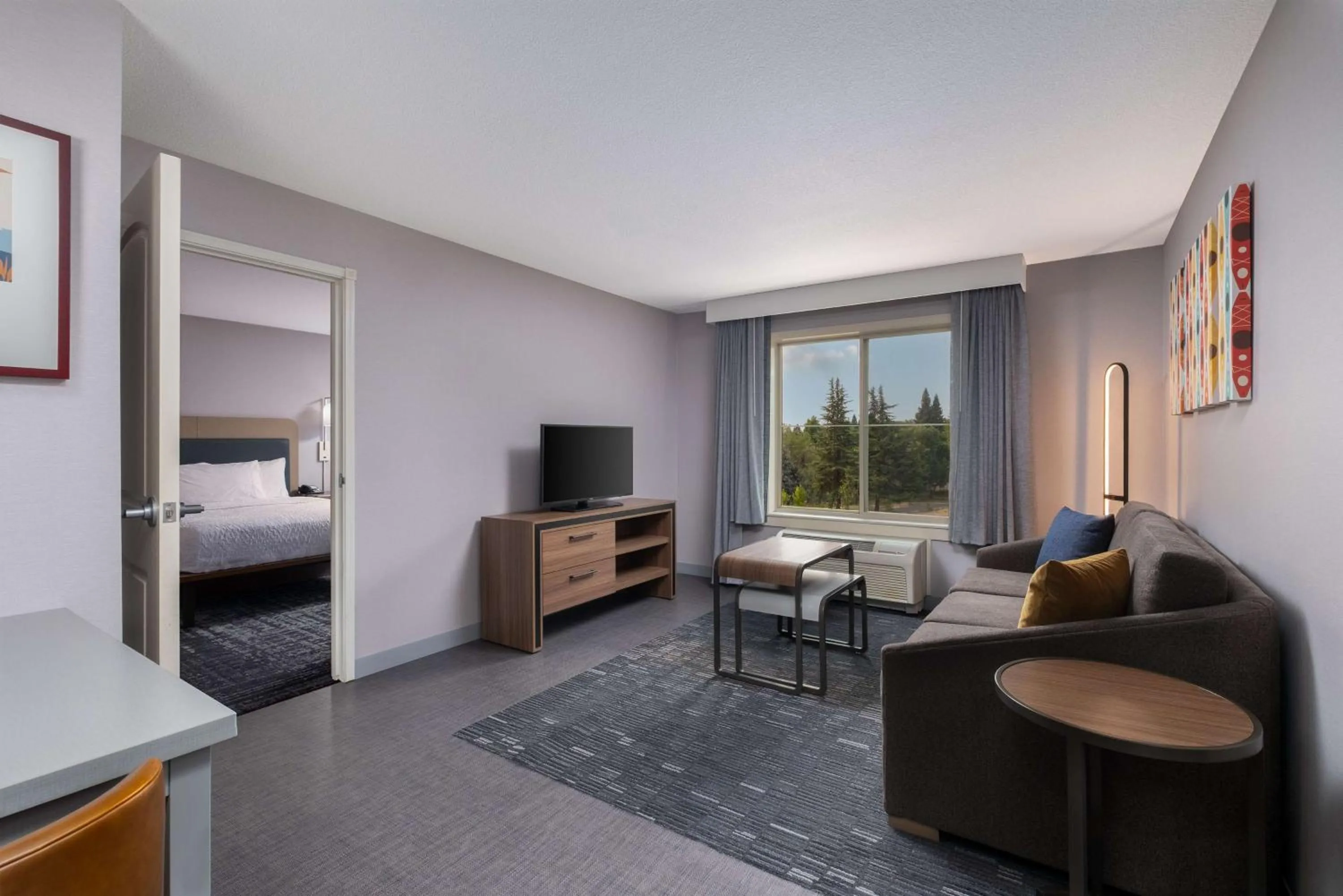 Living room, Bed in Homewood Suites Medford