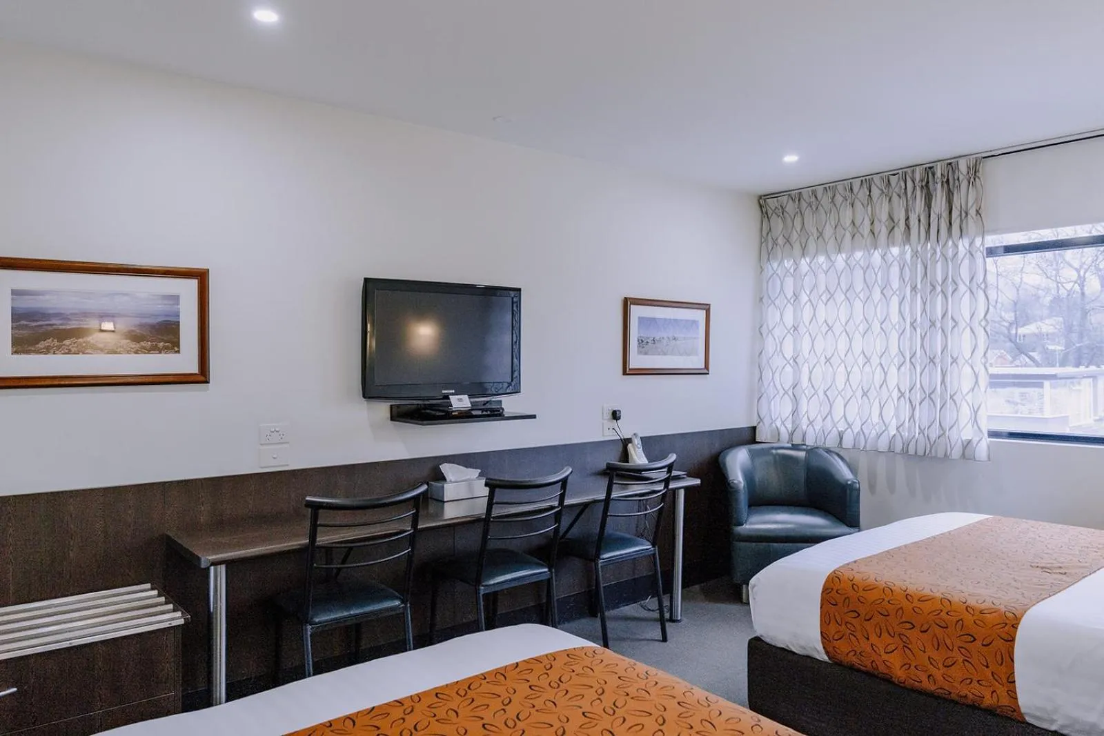 Bed in 429 Apartments & Suites