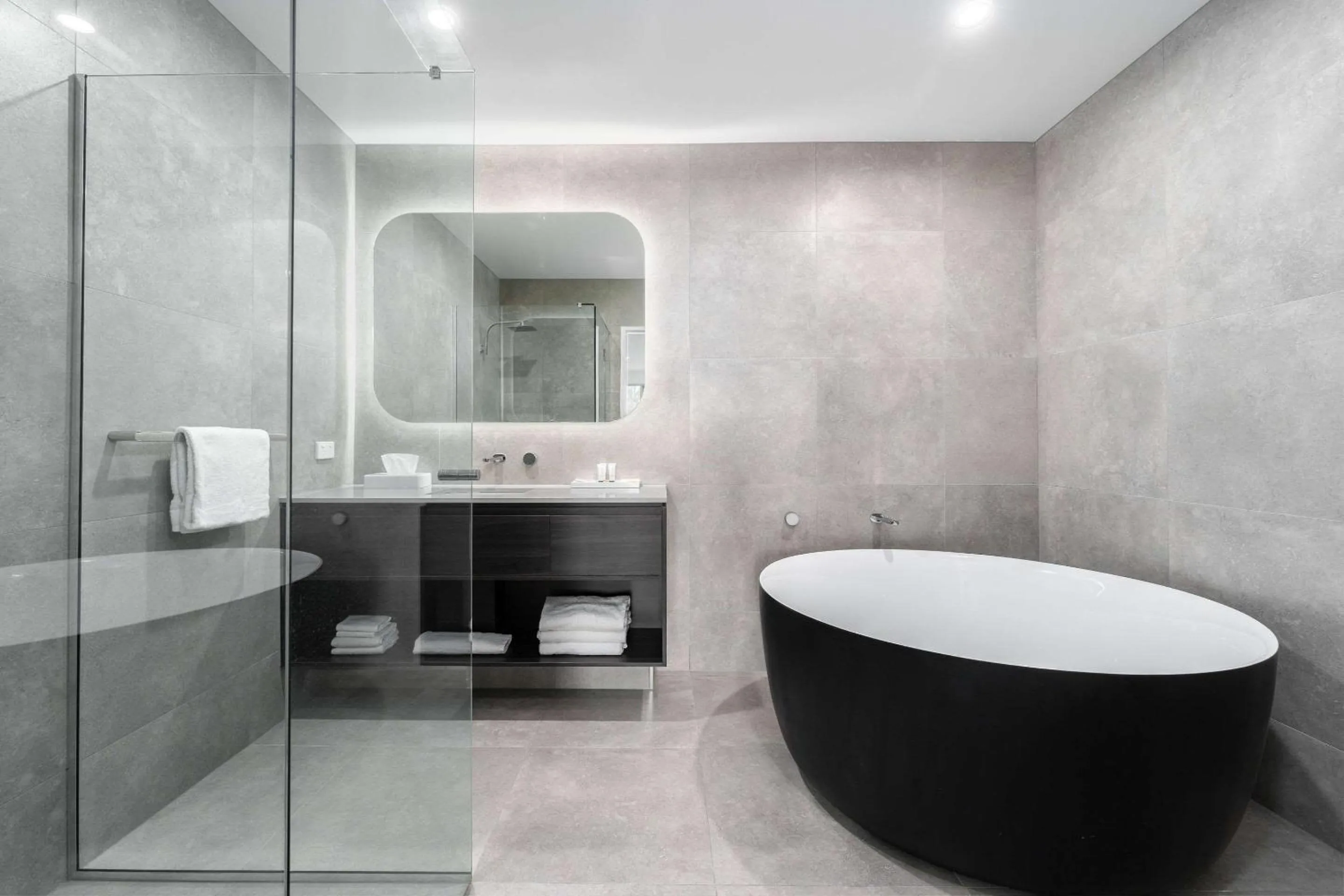 Bathroom in Quality Hotel Parklake Shepparton