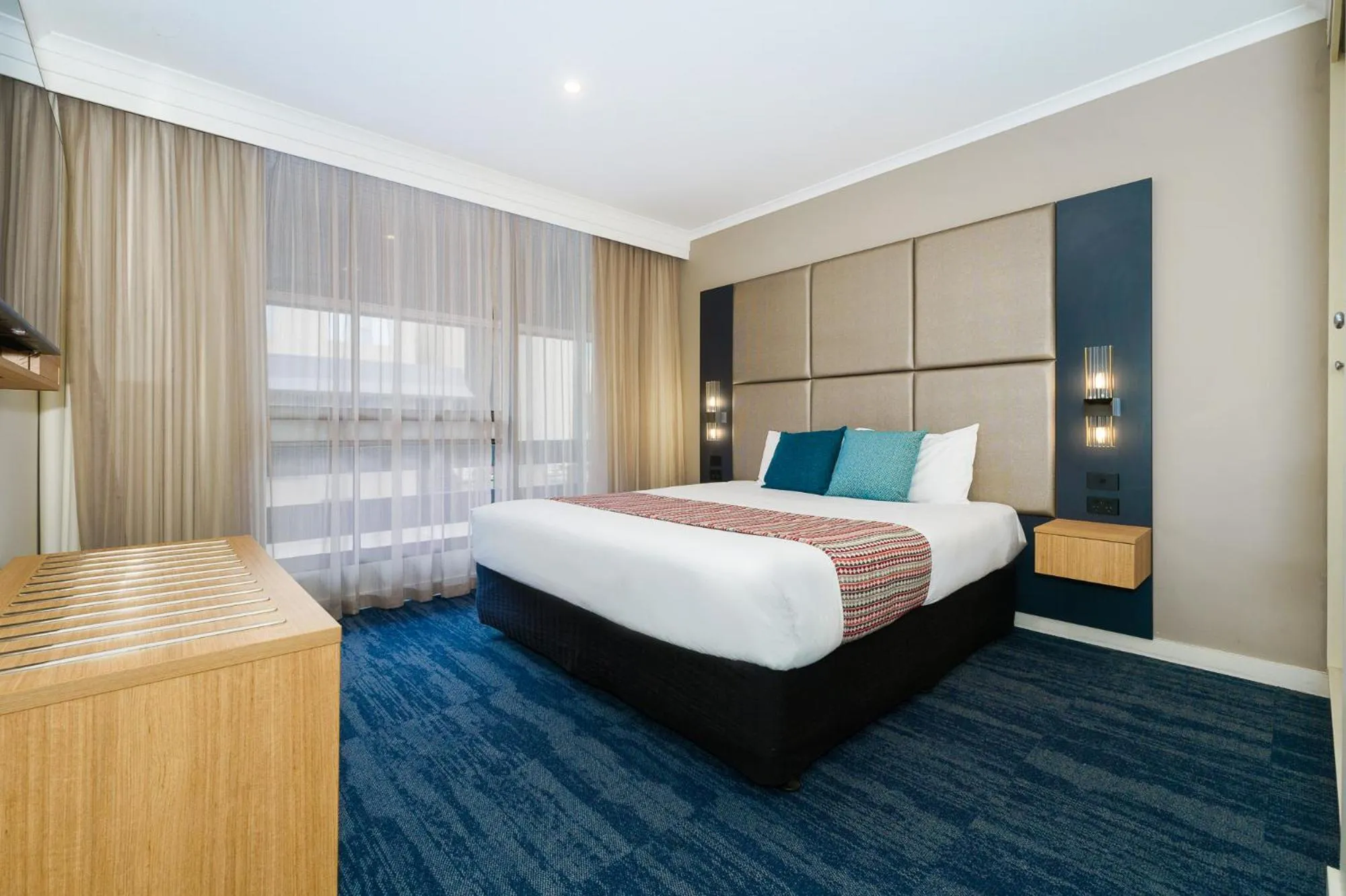 Bedroom, Bed in Quality Hotel Parklake Shepparton