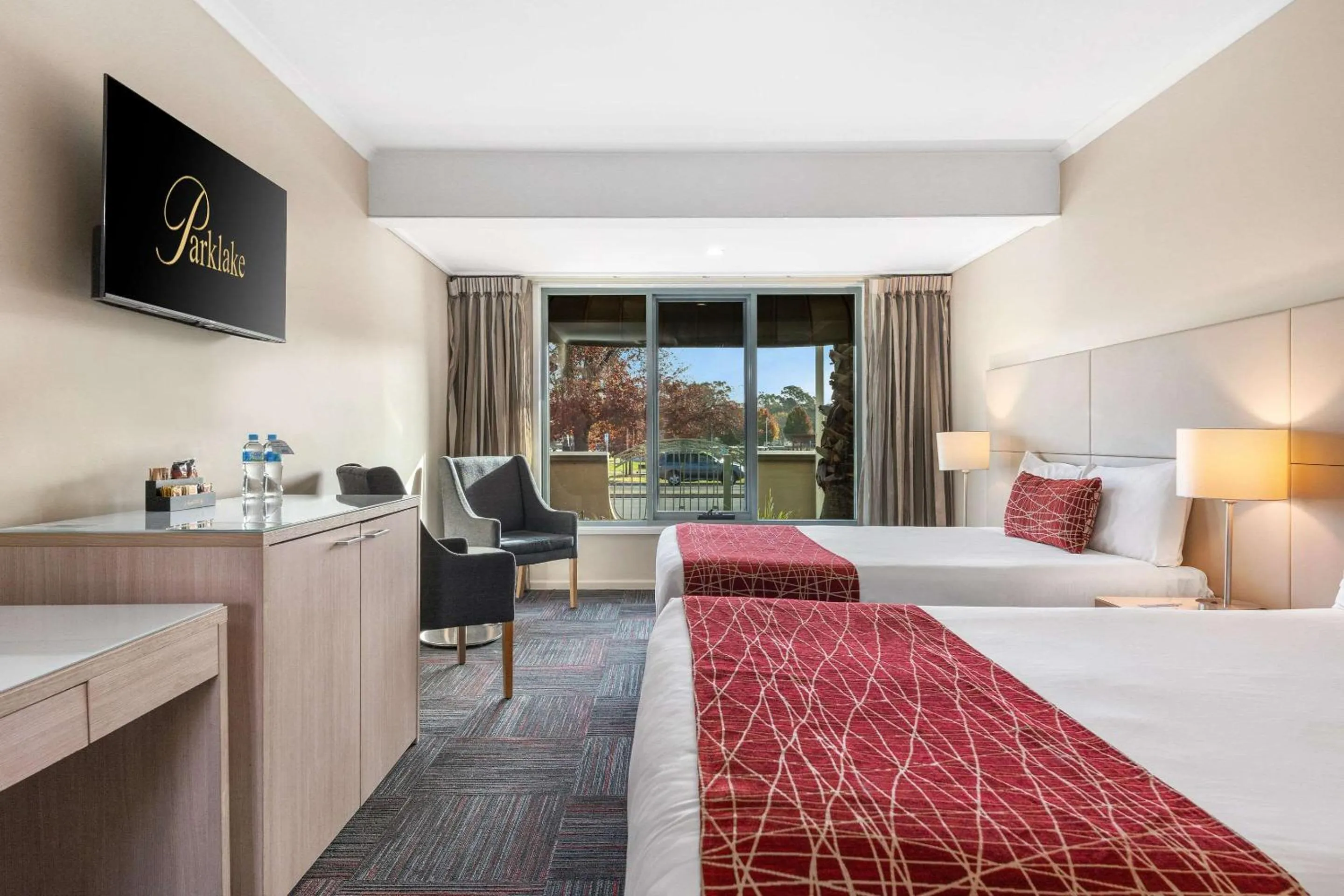 Bedroom, Bed in Quality Hotel Parklake Shepparton