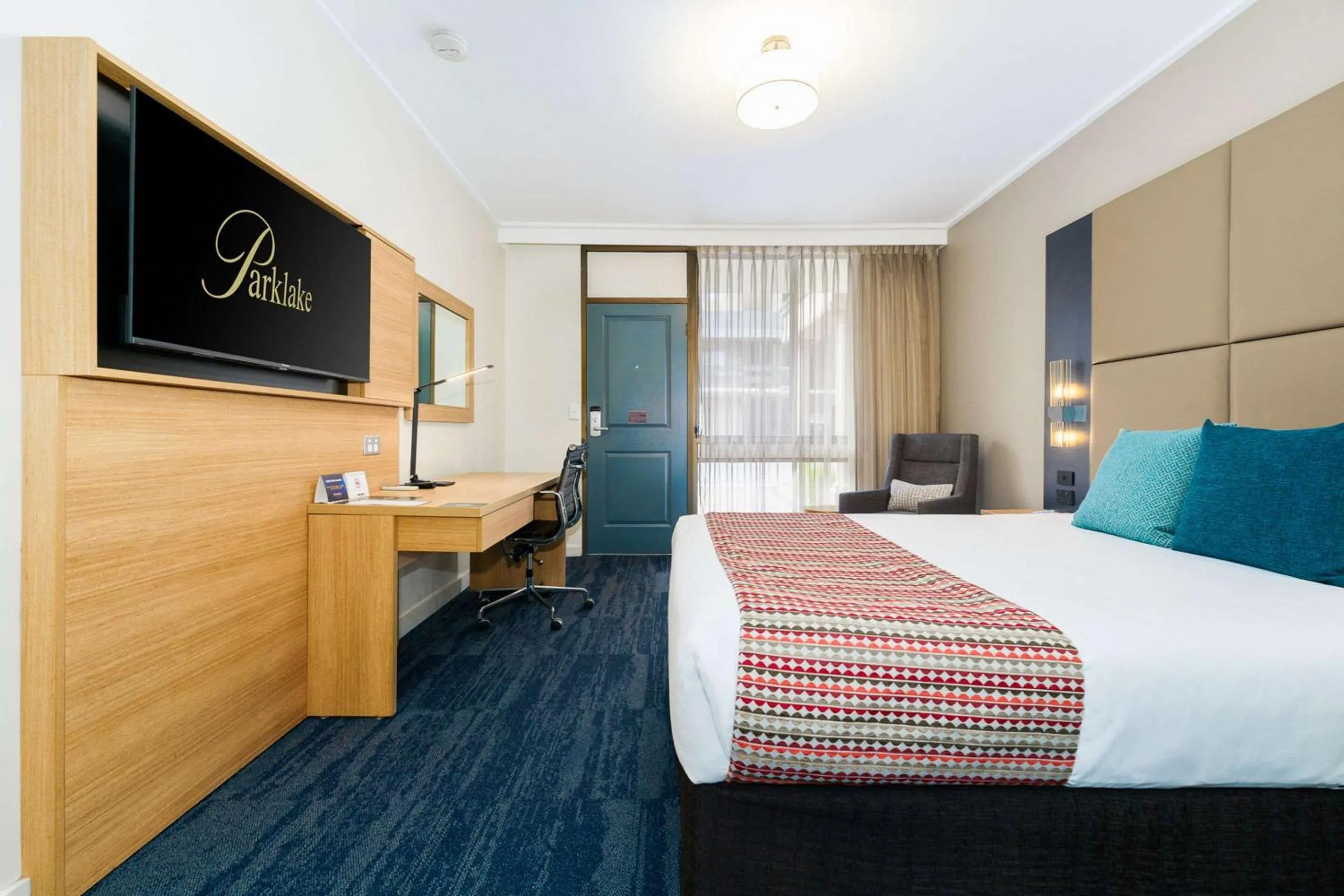 Bedroom, Bed in Quality Hotel Parklake Shepparton