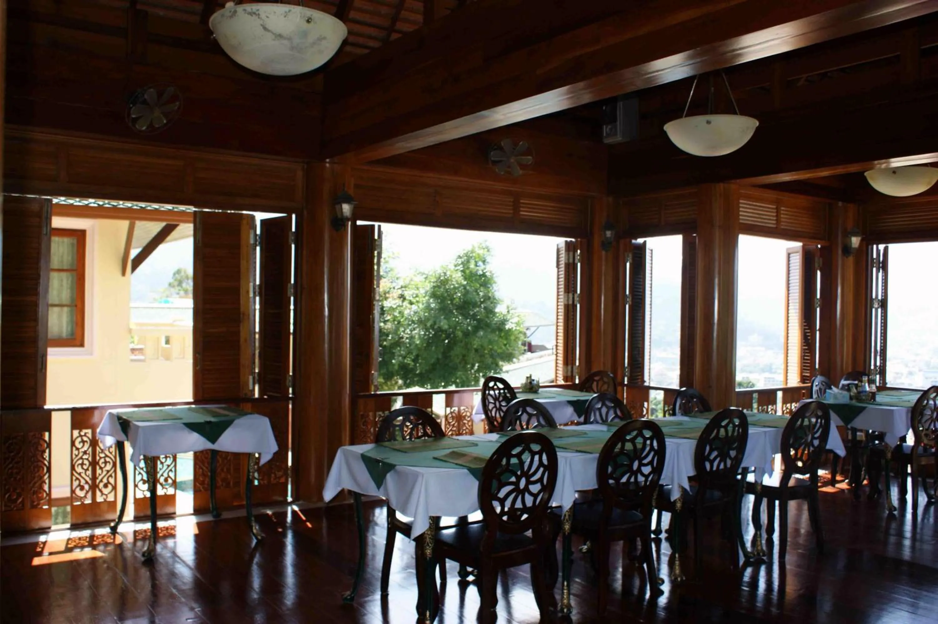 Restaurant/places to eat in Prince Edouard Apartments & Resort Patong Beach Phuket