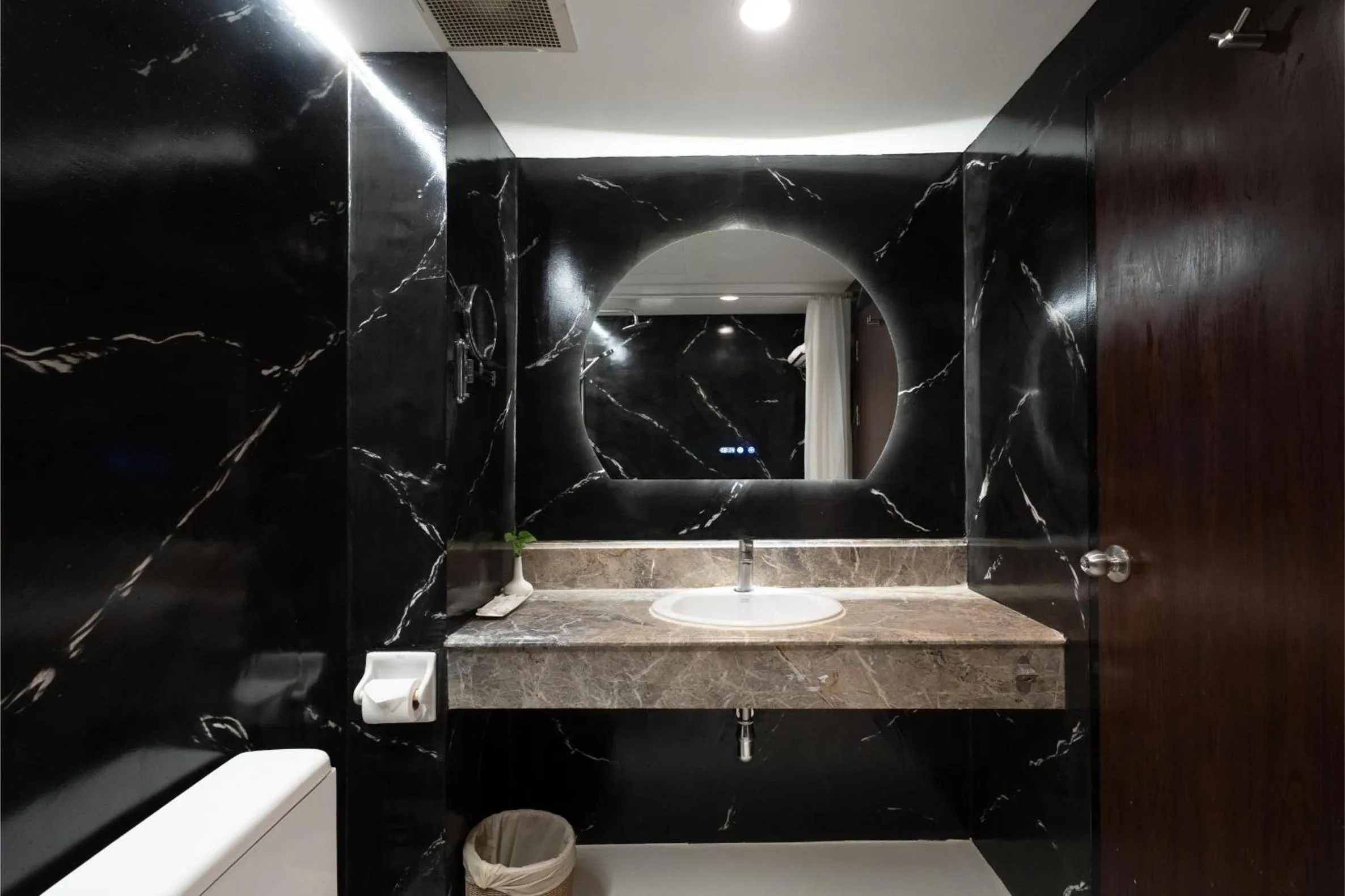 Bathroom in Arawana Regency Park Sukhumvit