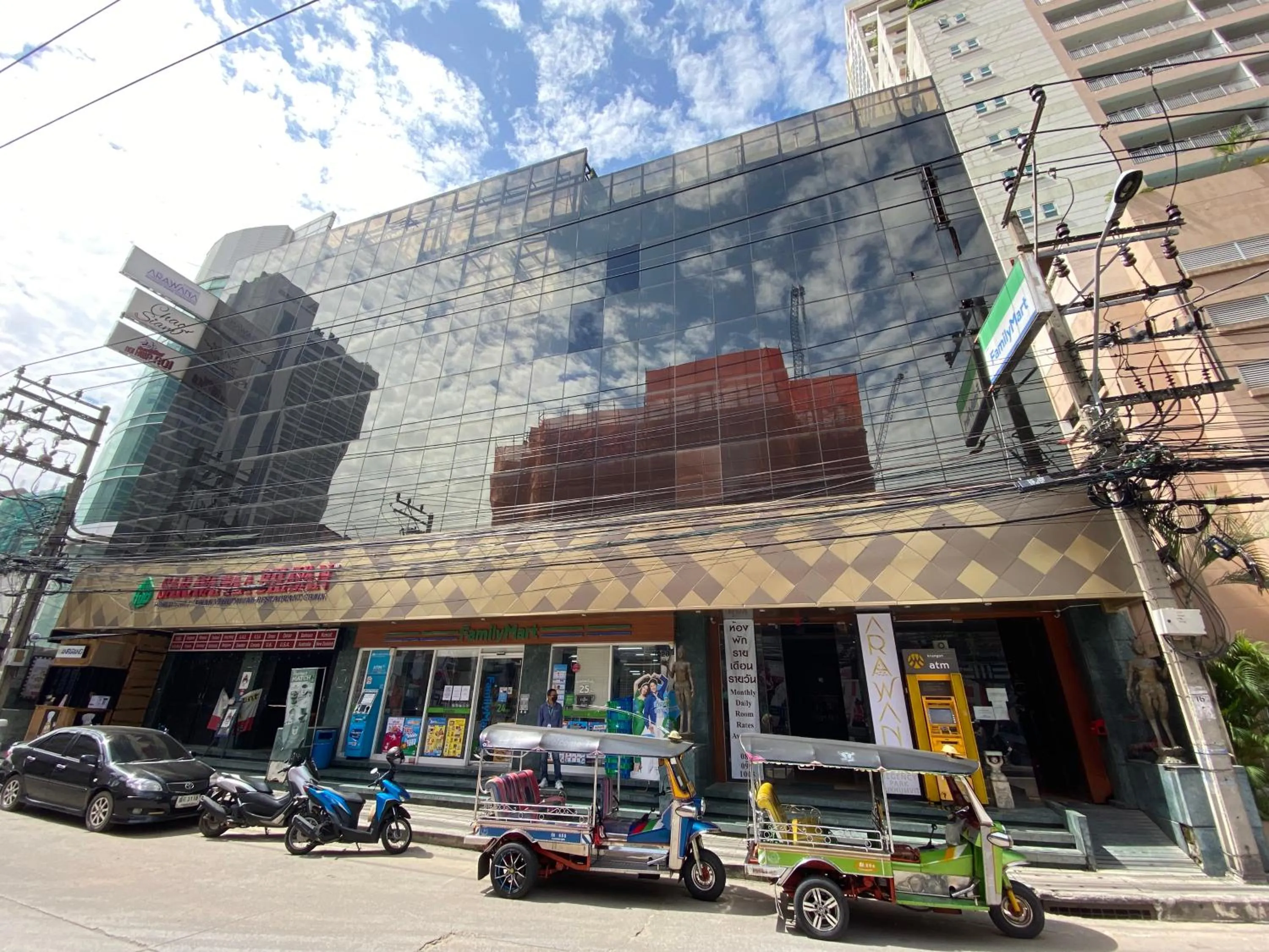 Property building in Arawana Regency Park Sukhumvit