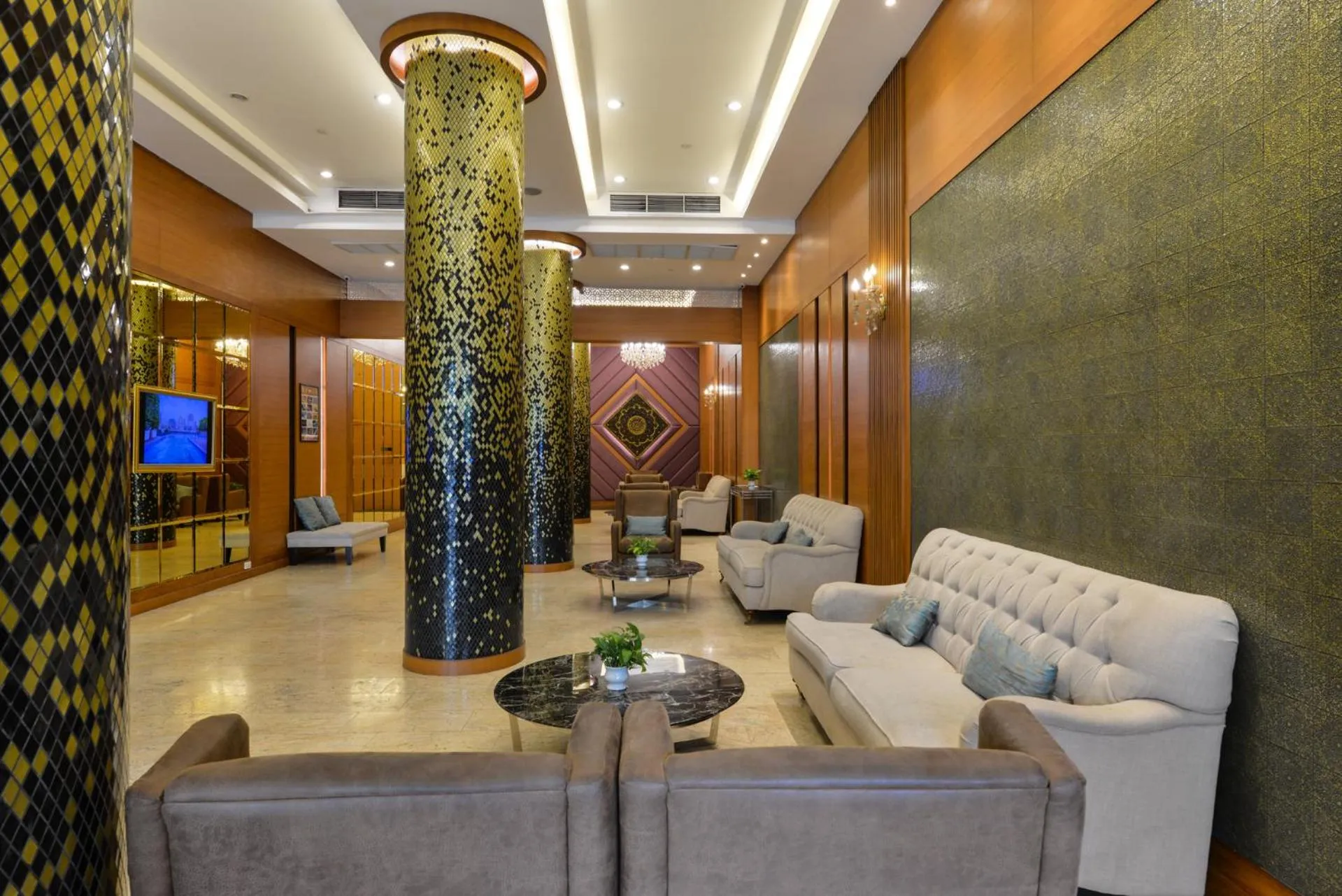 Lobby or reception in Arawana Regency Park Sukhumvit