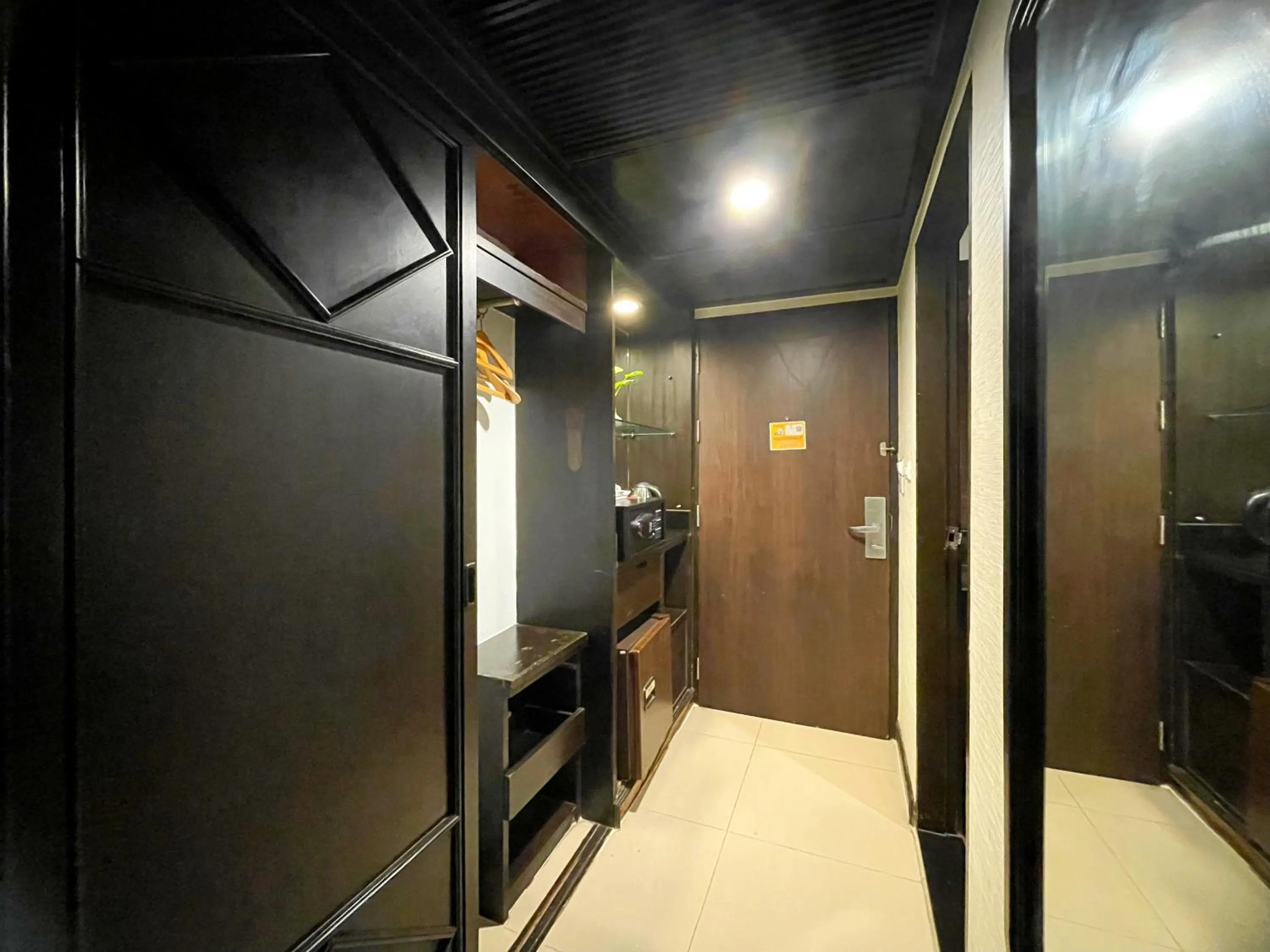 Facade/entrance in Arawana Regency Park Sukhumvit