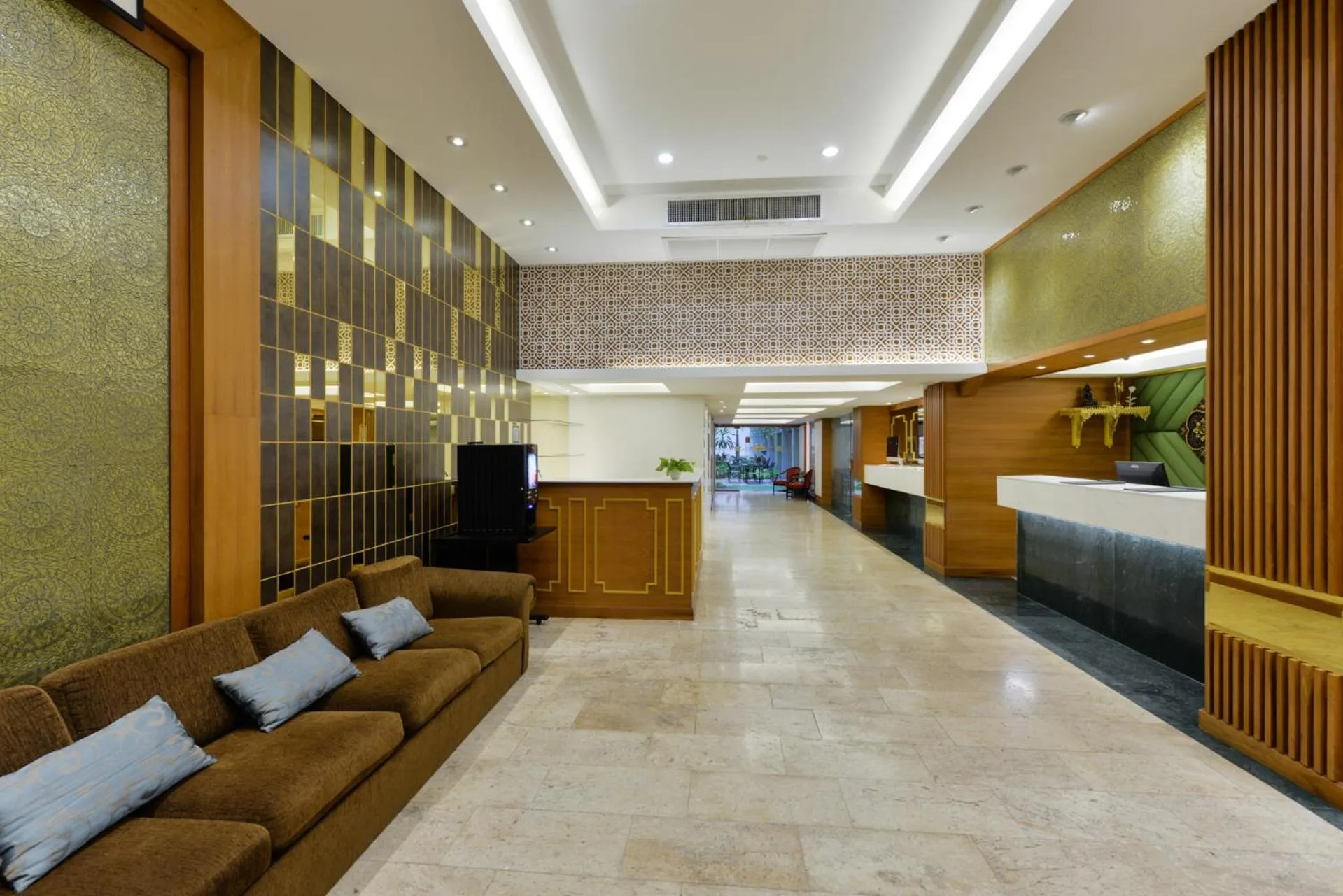Lobby or reception in Arawana Regency Park Sukhumvit