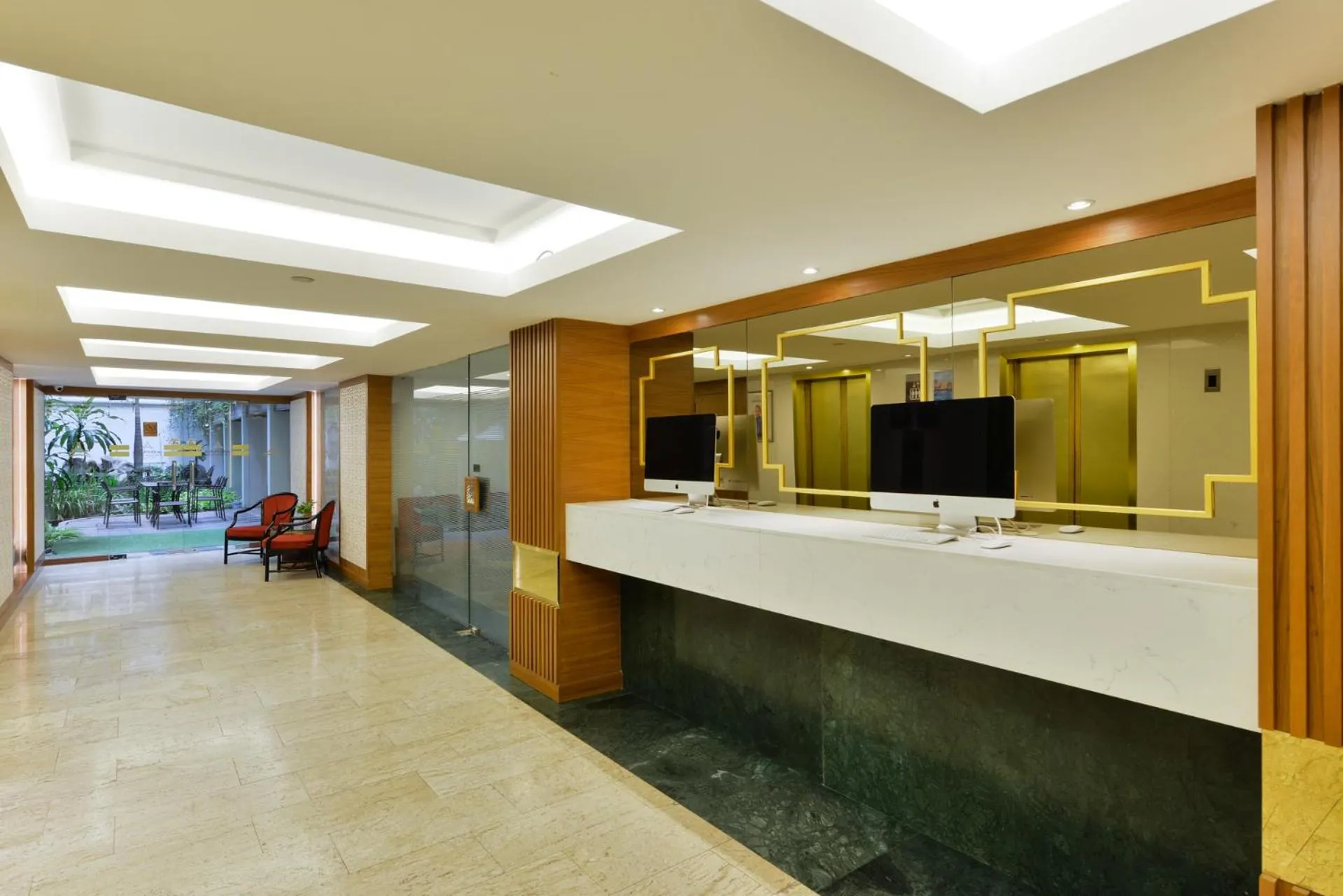 Lobby or reception in Arawana Regency Park Sukhumvit