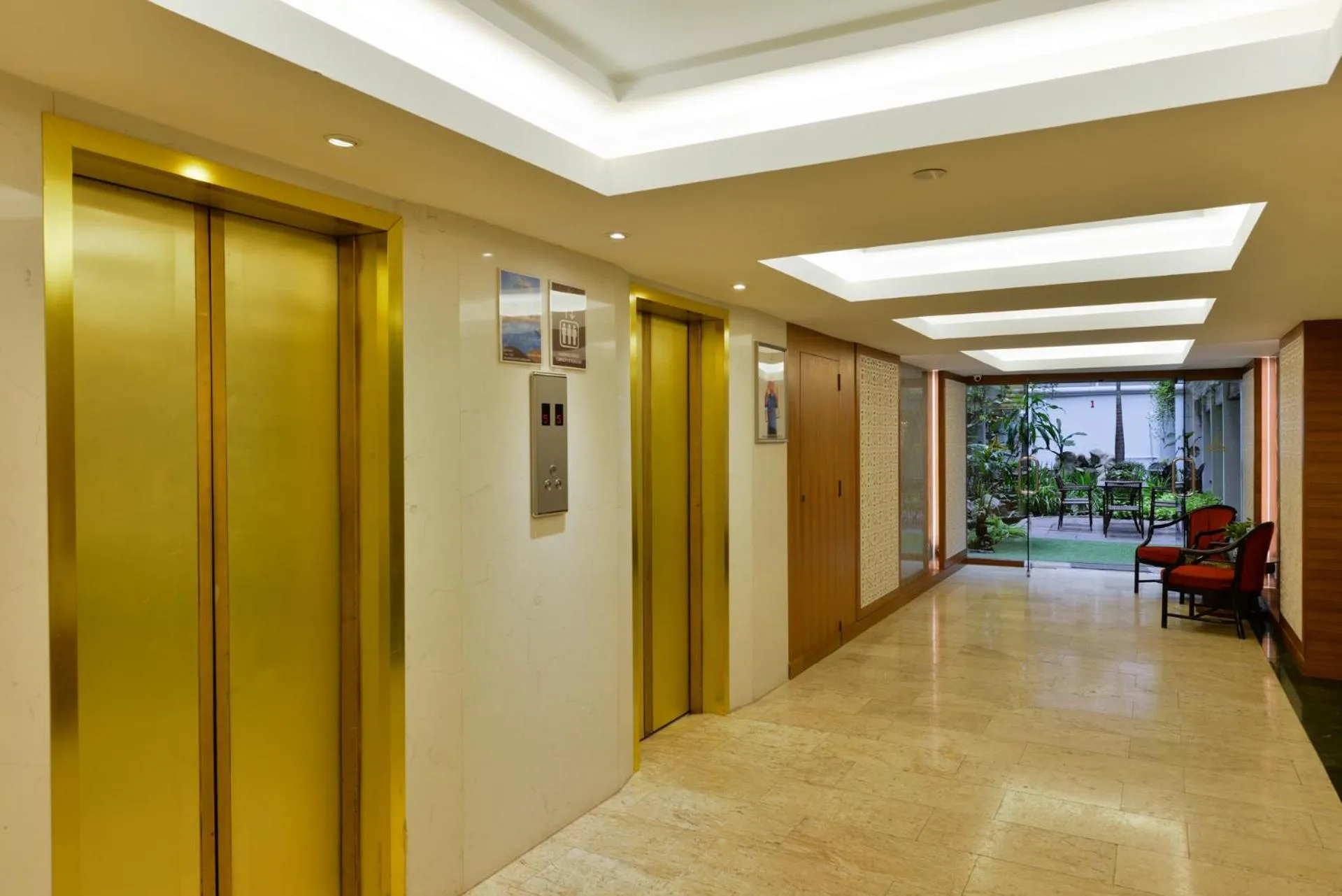 Lobby or reception in Arawana Regency Park Sukhumvit