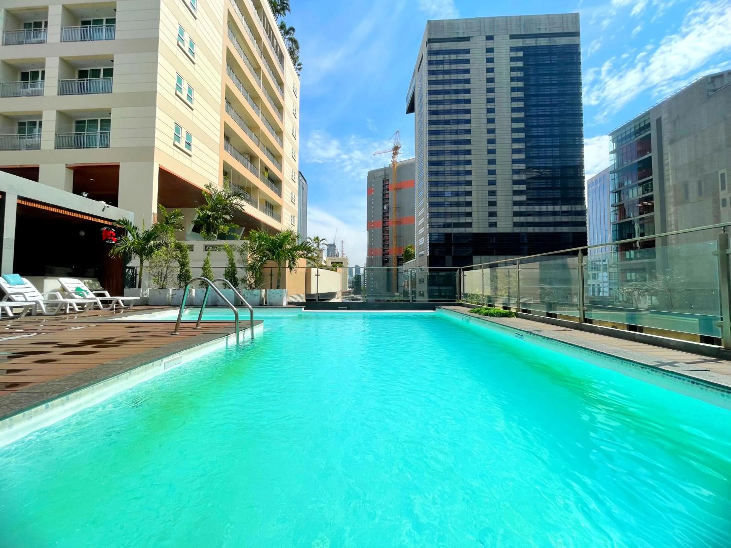 Pool view in Arawana Regency Park Sukhumvit