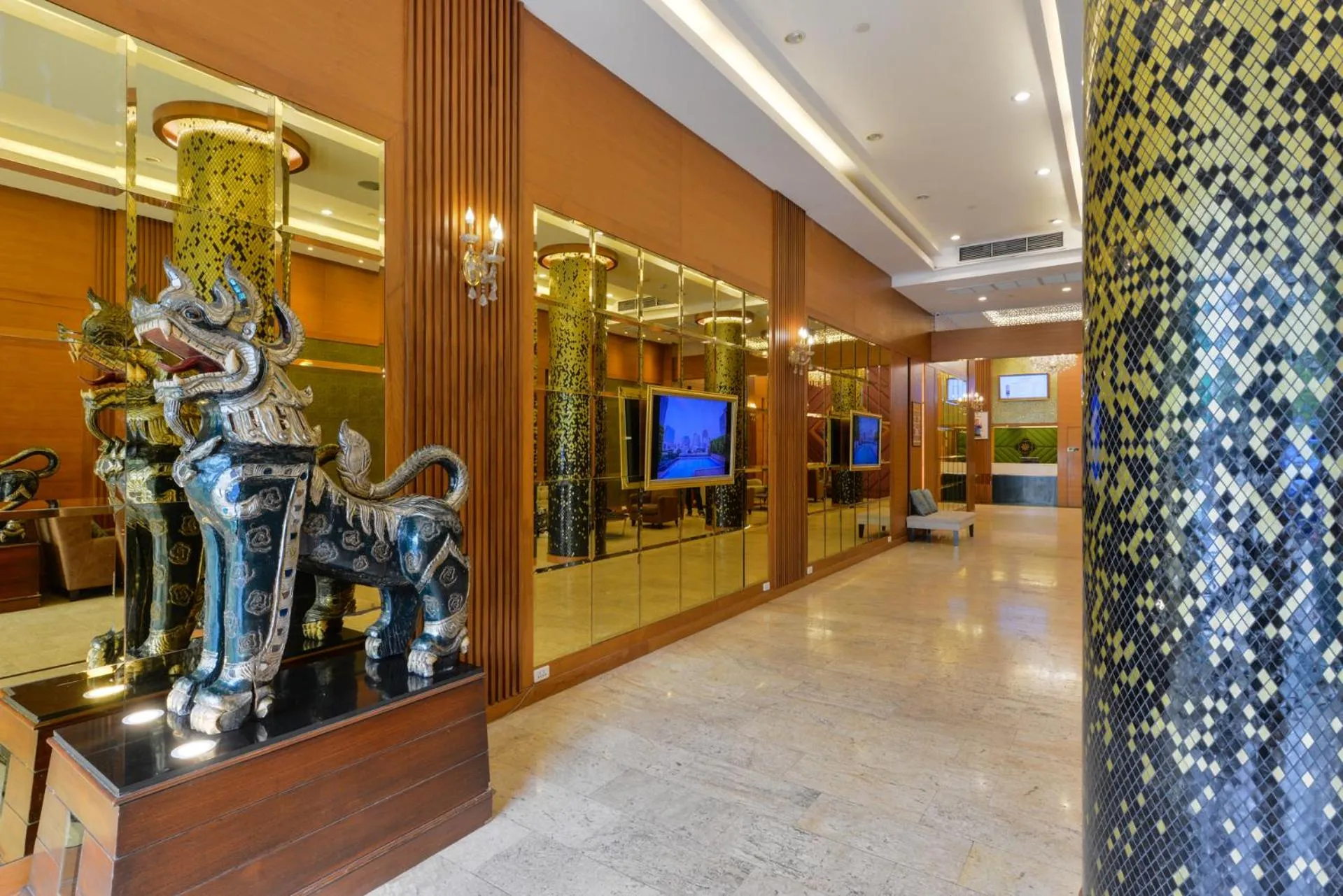 Lobby or reception in Arawana Regency Park Sukhumvit