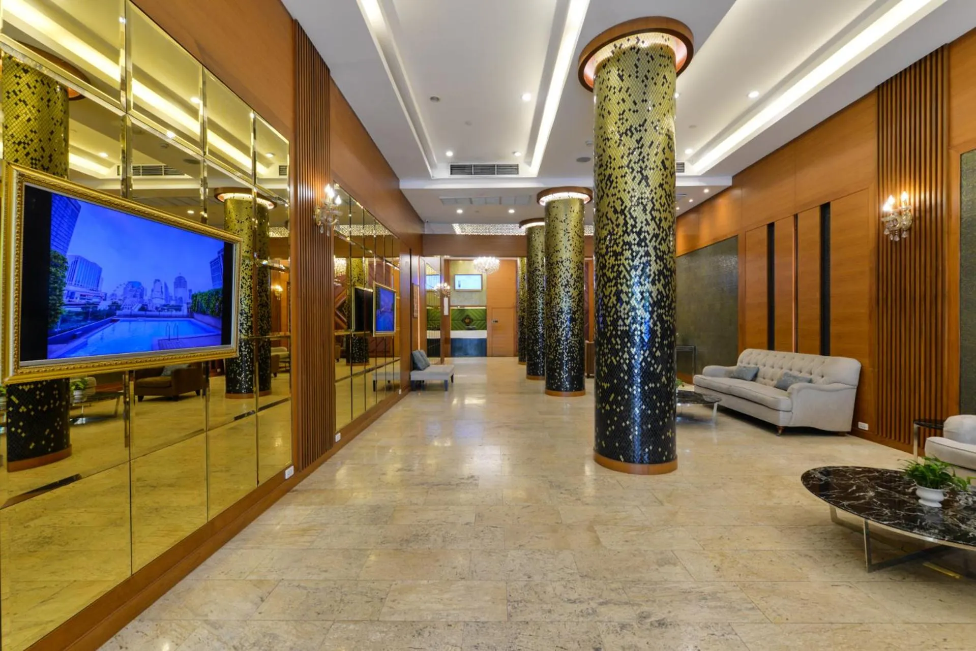 Lobby or reception in Arawana Regency Park Sukhumvit