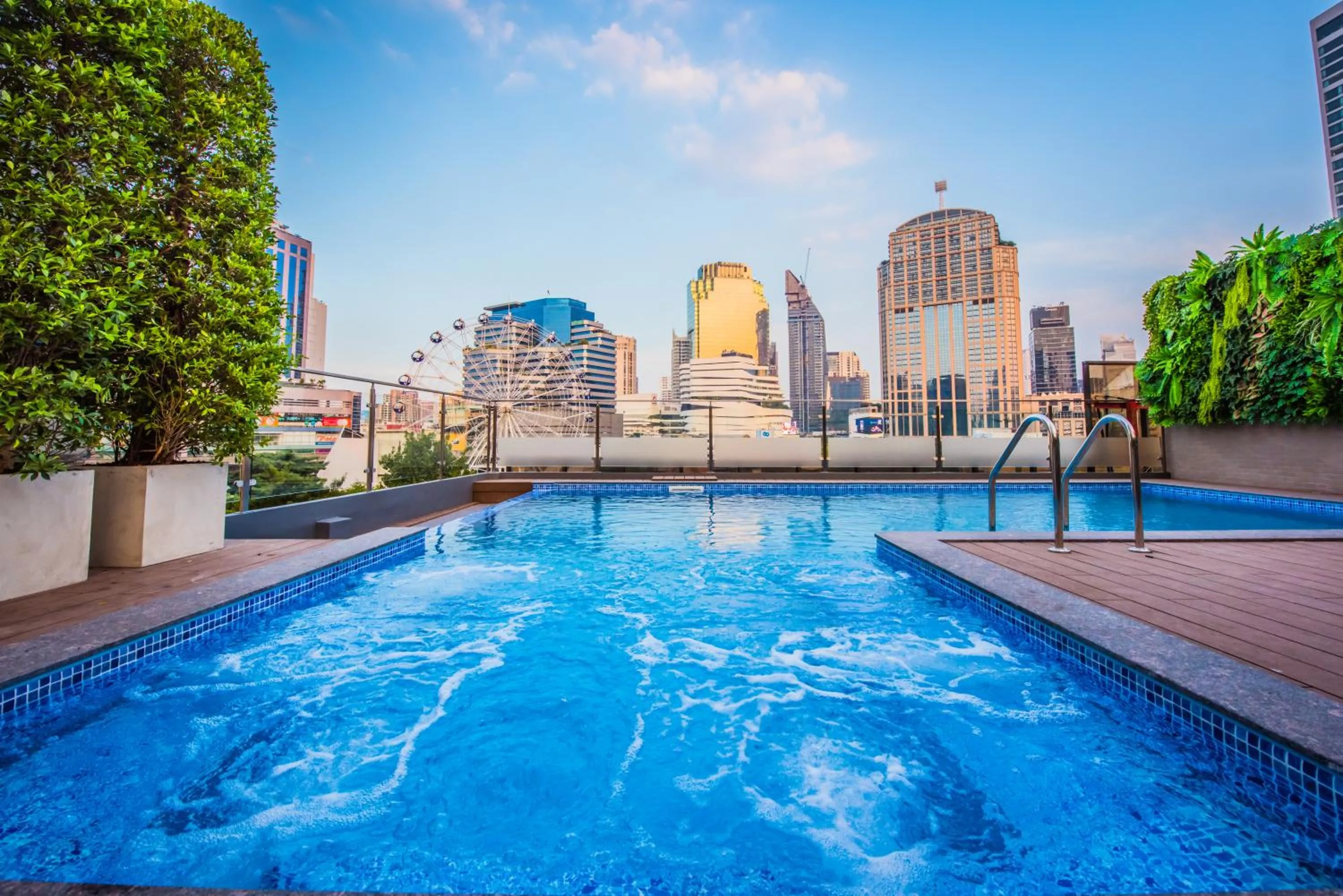 Swimming pool in Arawana Regency Park Sukhumvit