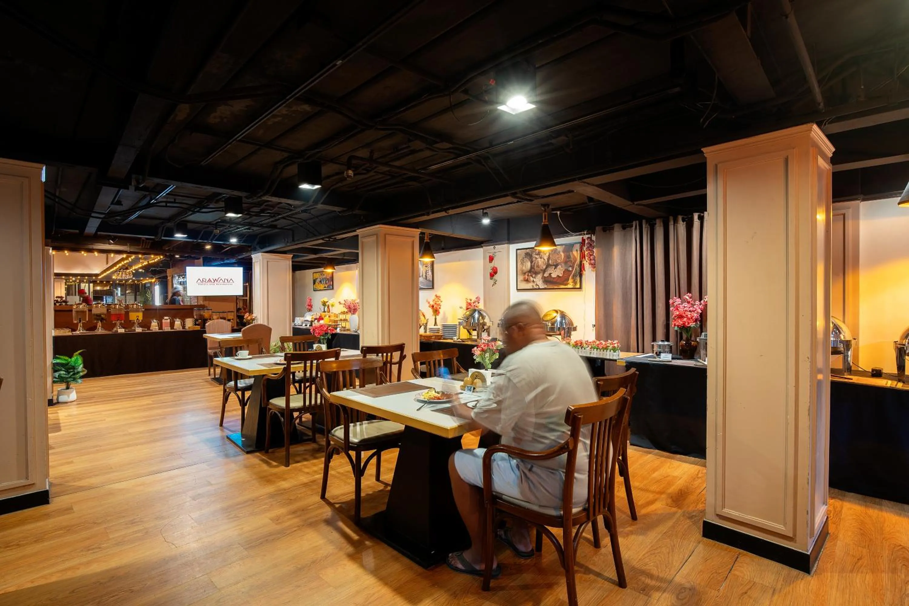 Restaurant/places to eat in Arawana Regency Park Sukhumvit