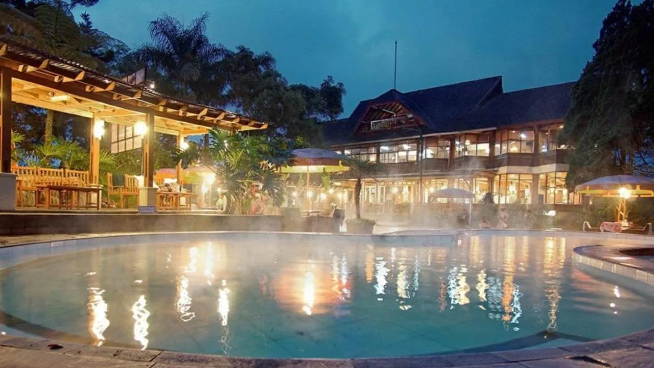 Food and drinks in Sari Ater Hotel & Resort