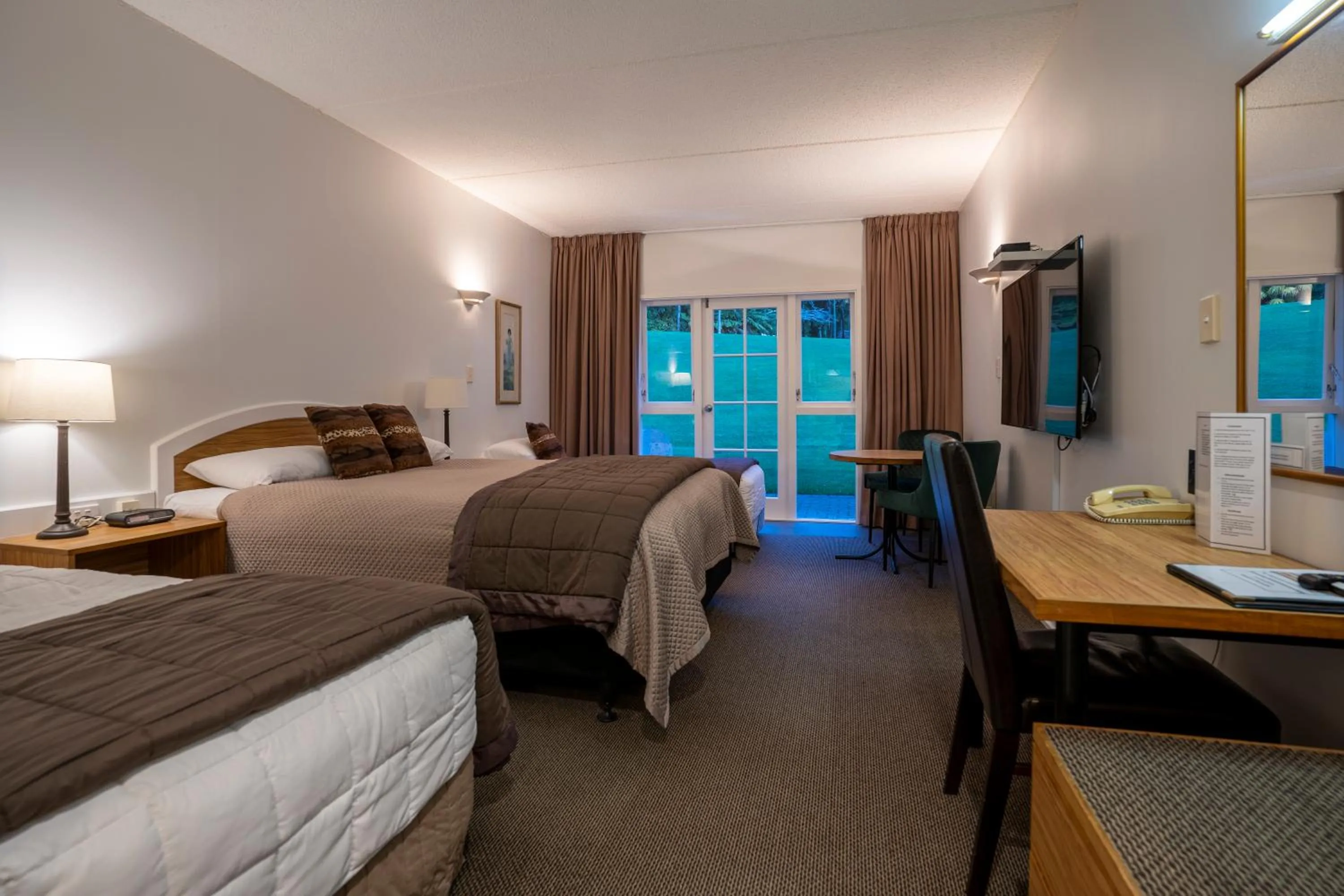 Bedroom, Bed in Wallaceville Motor Lodge